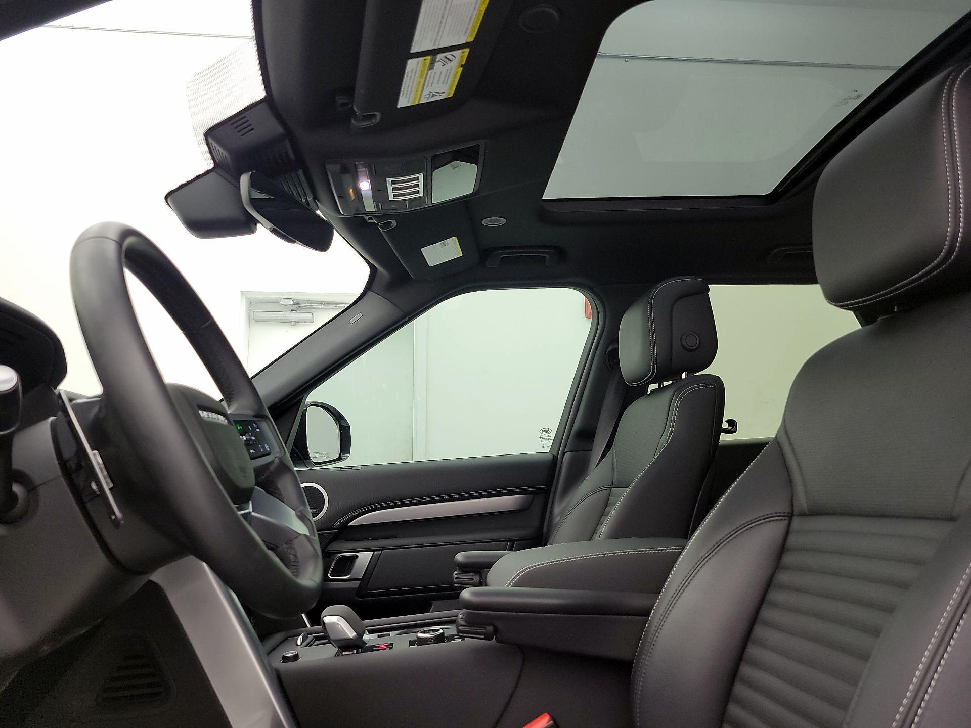 Thumbnail: 2024 Land Rover Discovery - 20