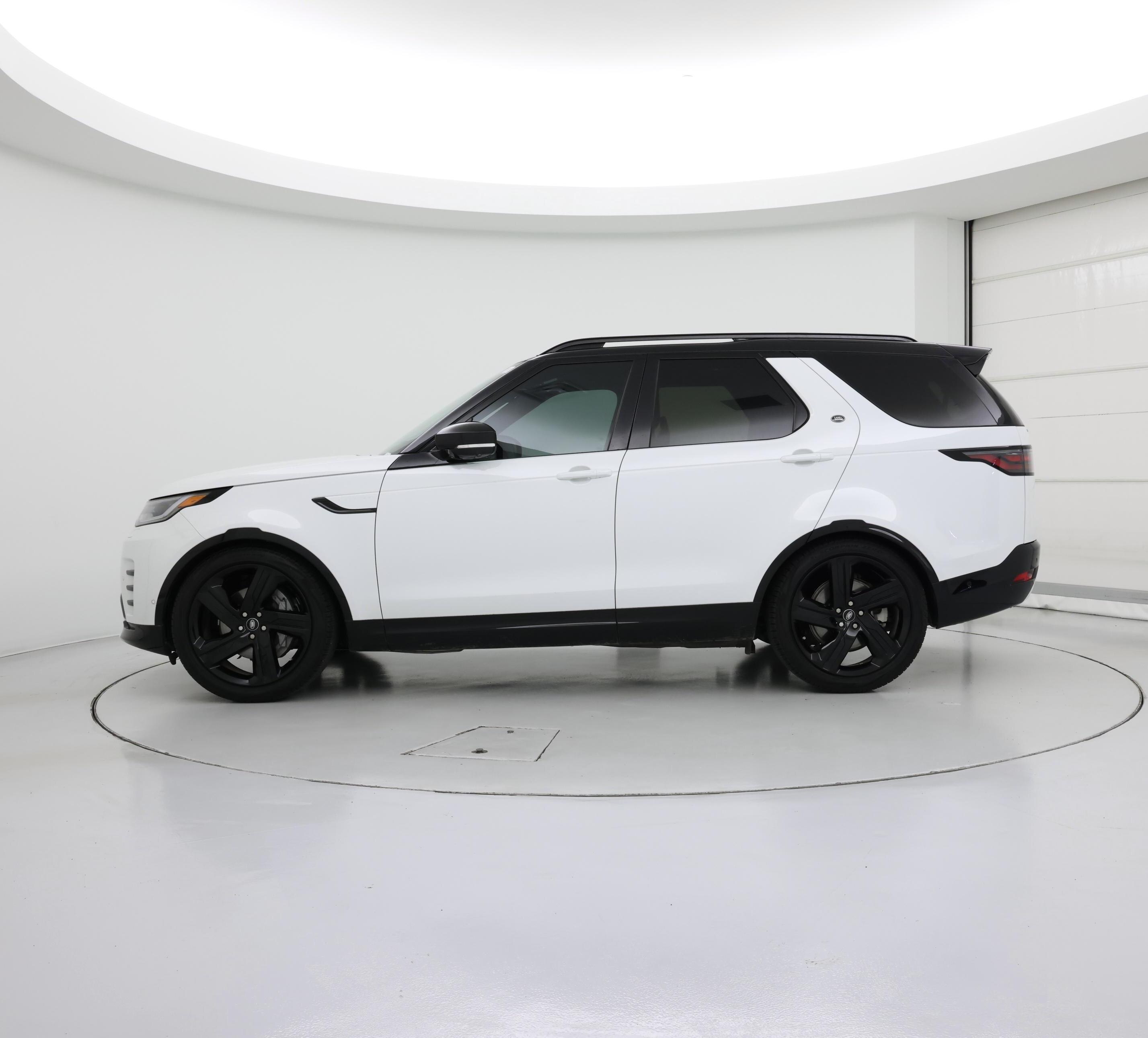 Thumbnail: 2024 Land Rover Discovery - 3