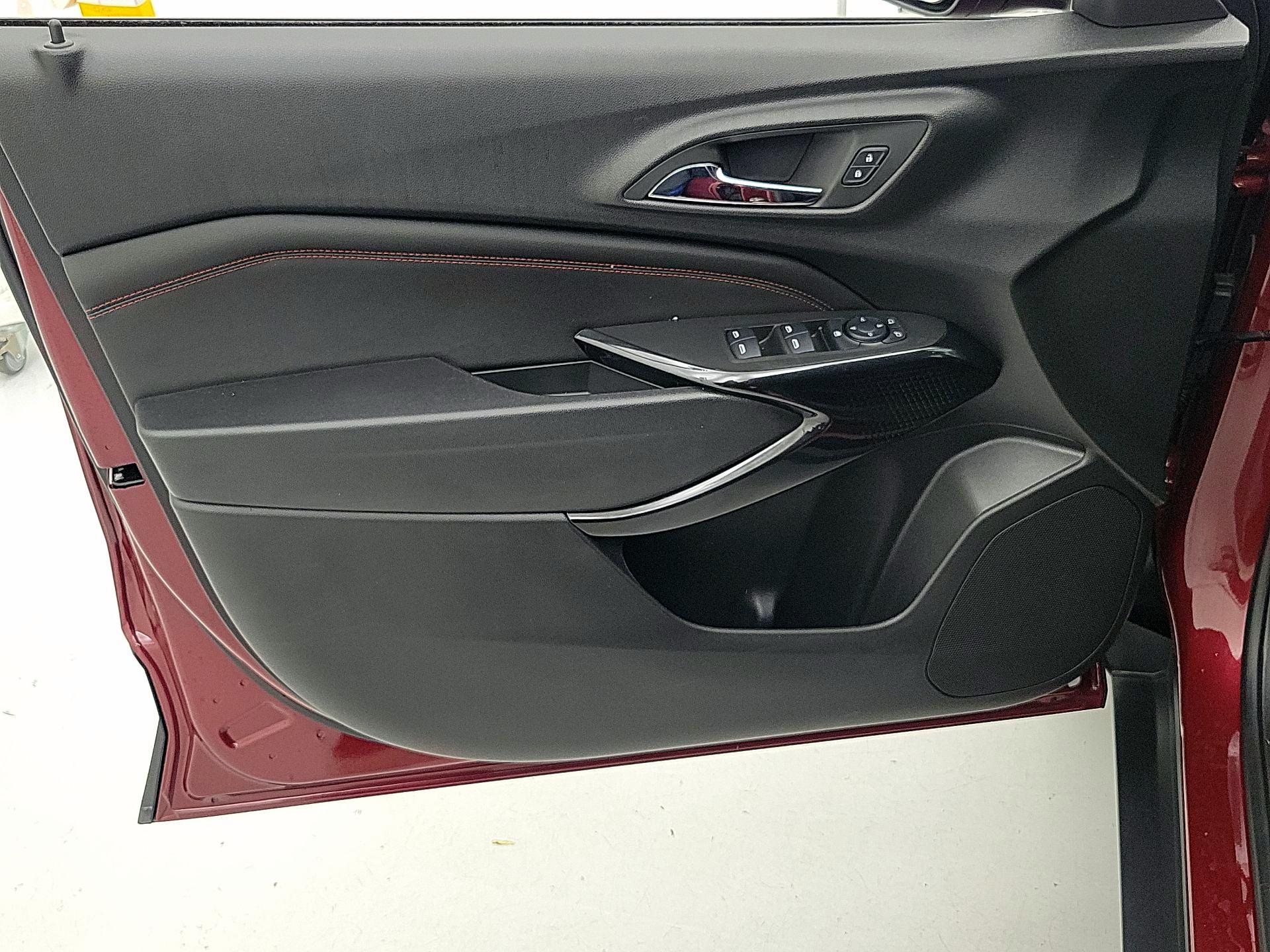 Thumbnail: 2025 Chevrolet Trax - 12