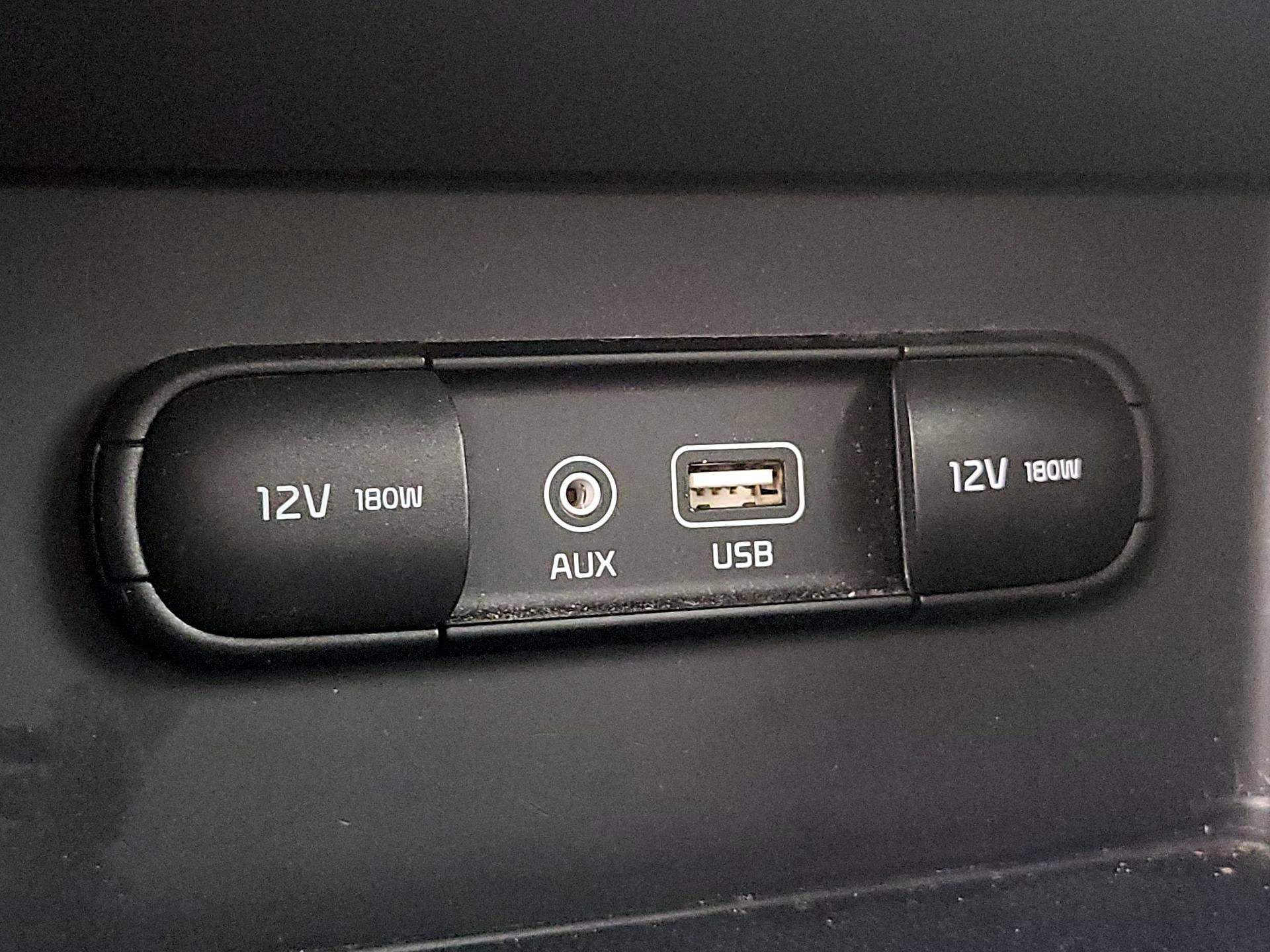 Thumbnail: 2018 Kia Niro - 18