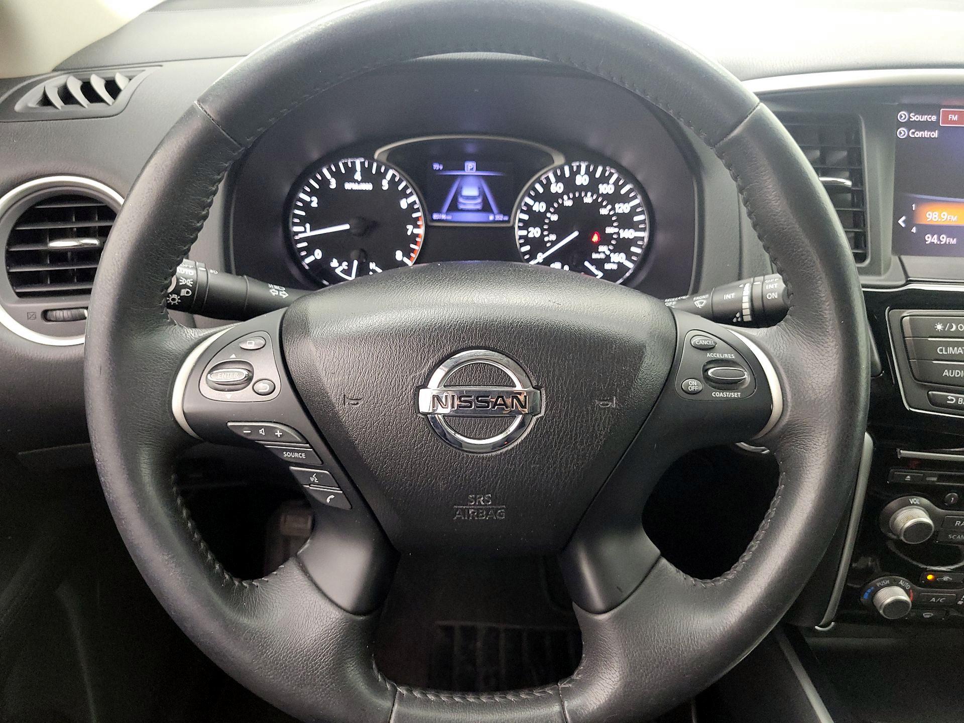 Thumbnail: 2017 Nissan Pathfinder - 10