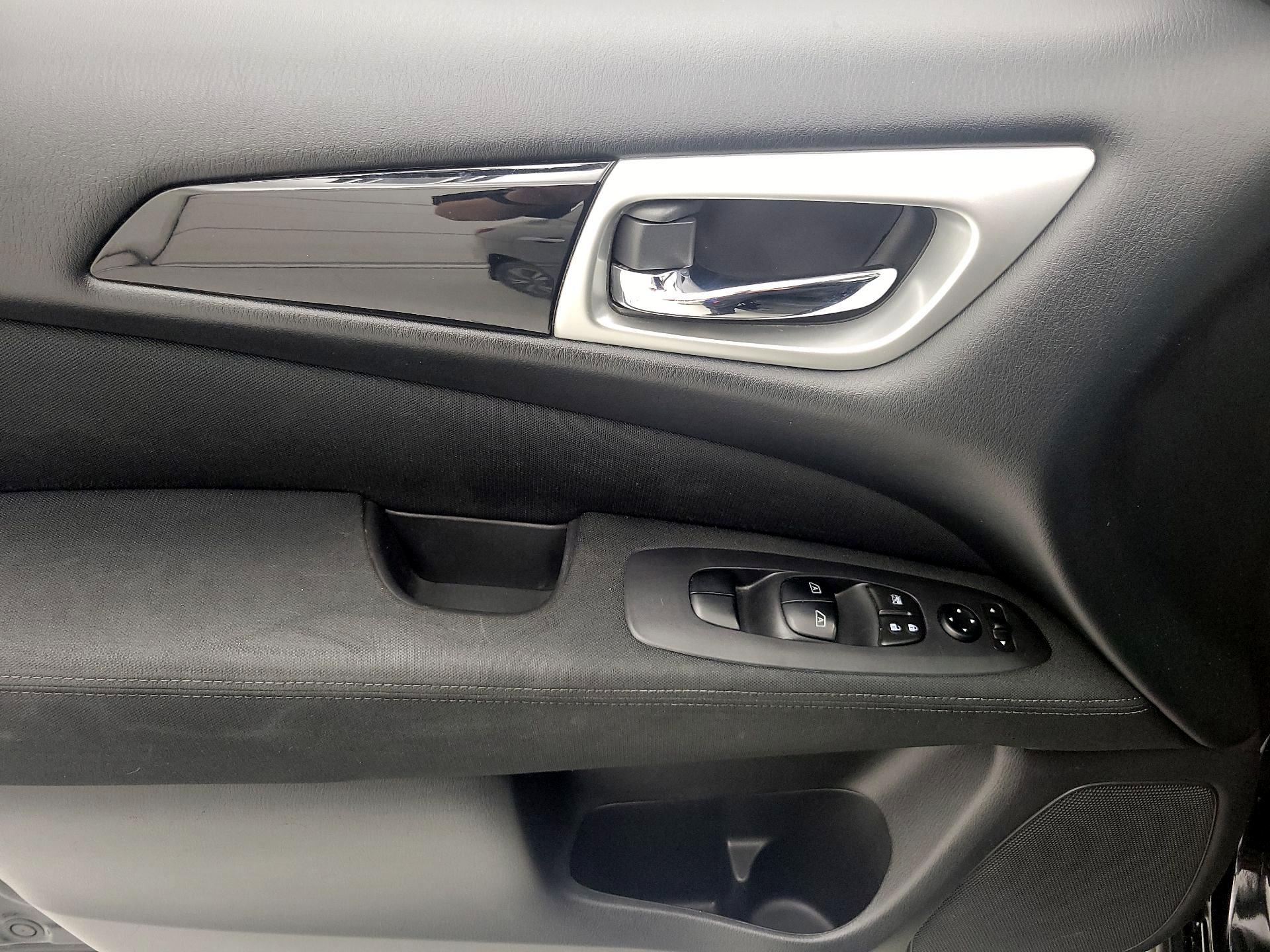 Thumbnail: 2017 Nissan Pathfinder - 12