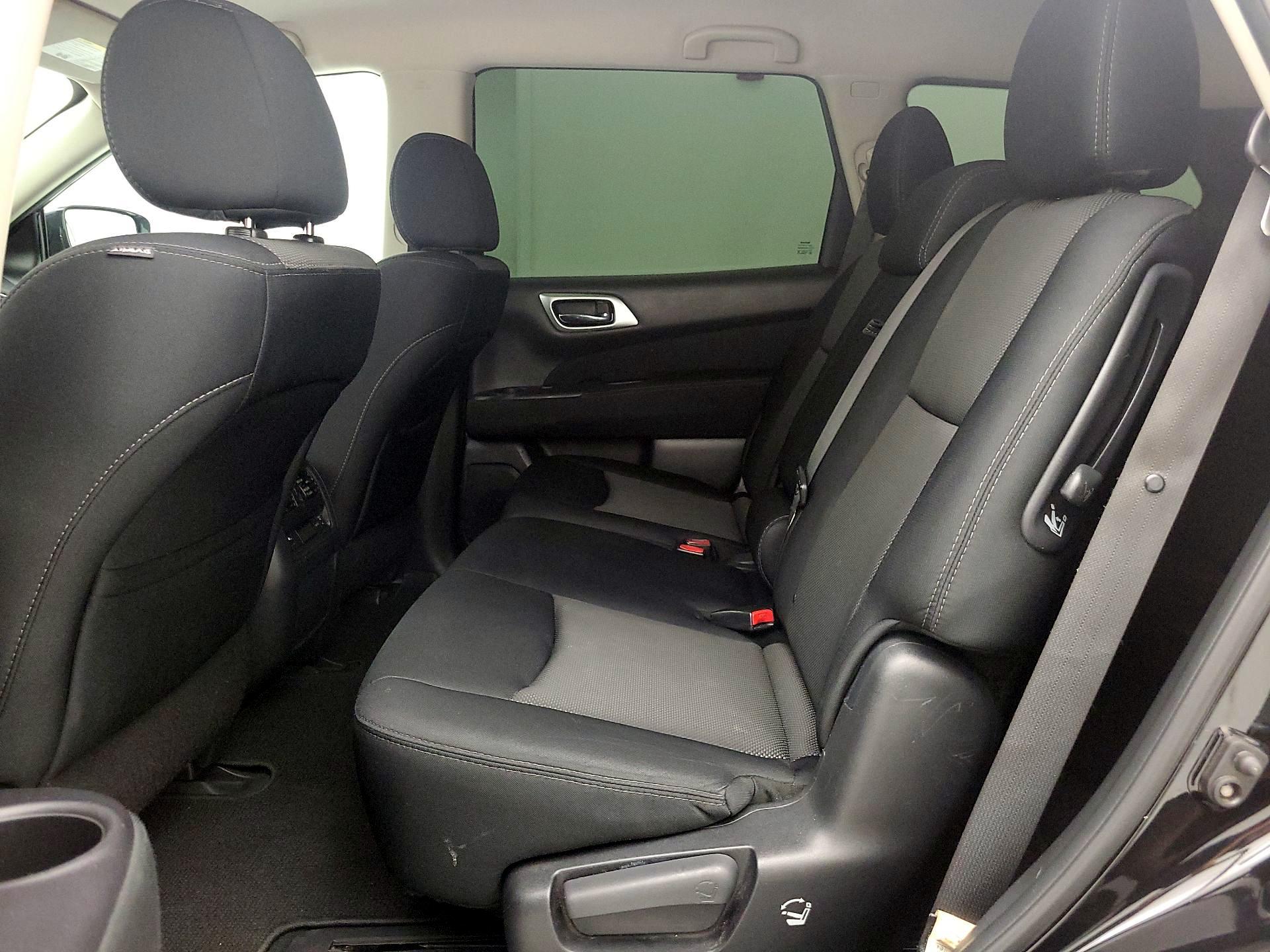 Thumbnail: 2017 Nissan Pathfinder - 19