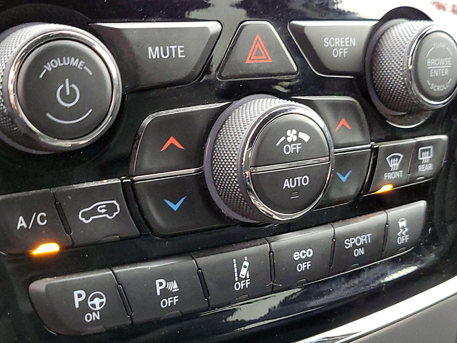 Thumbnail: 2019 Jeep Grand Cherokee - 17