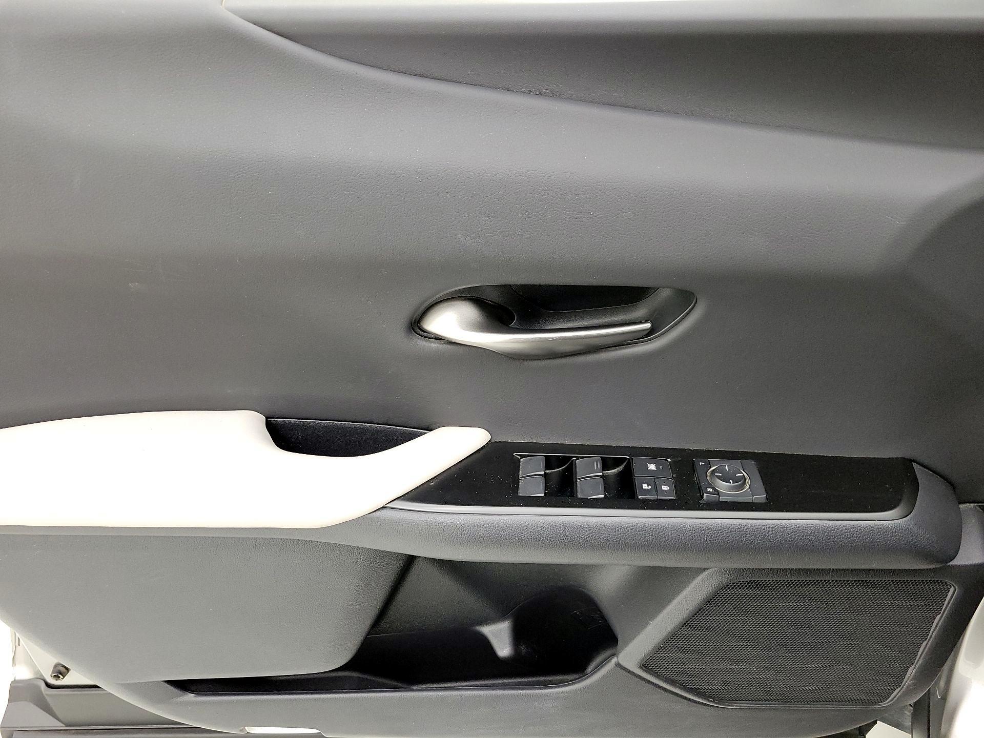 Thumbnail: 2021 Lexus UX - 12