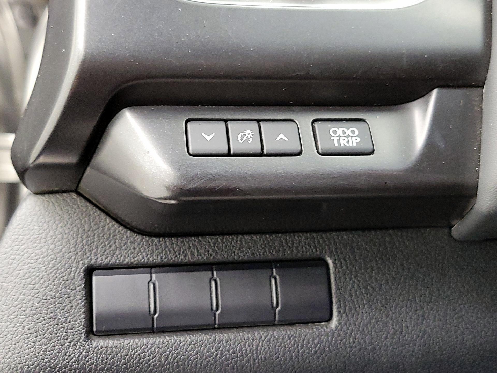 Thumbnail: 2021 Lexus UX - 13