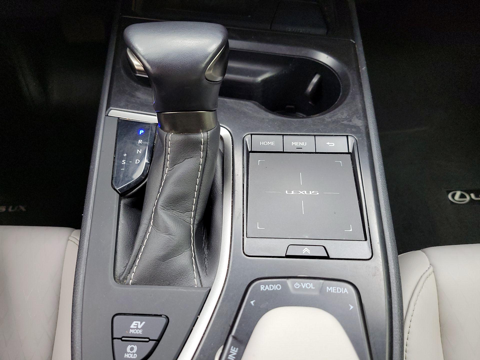 Thumbnail: 2021 Lexus UX - 17