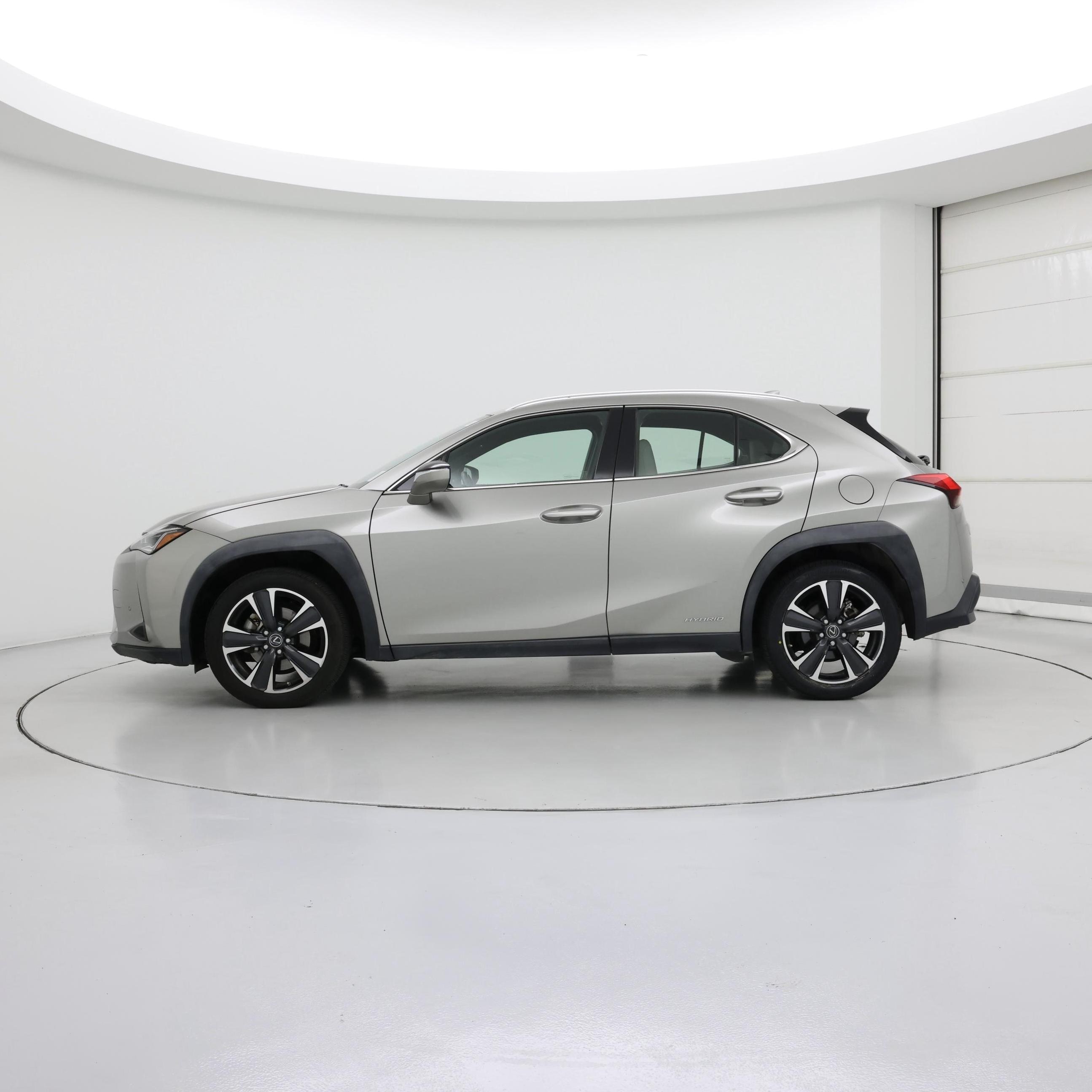 Thumbnail: 2021 Lexus UX - 3