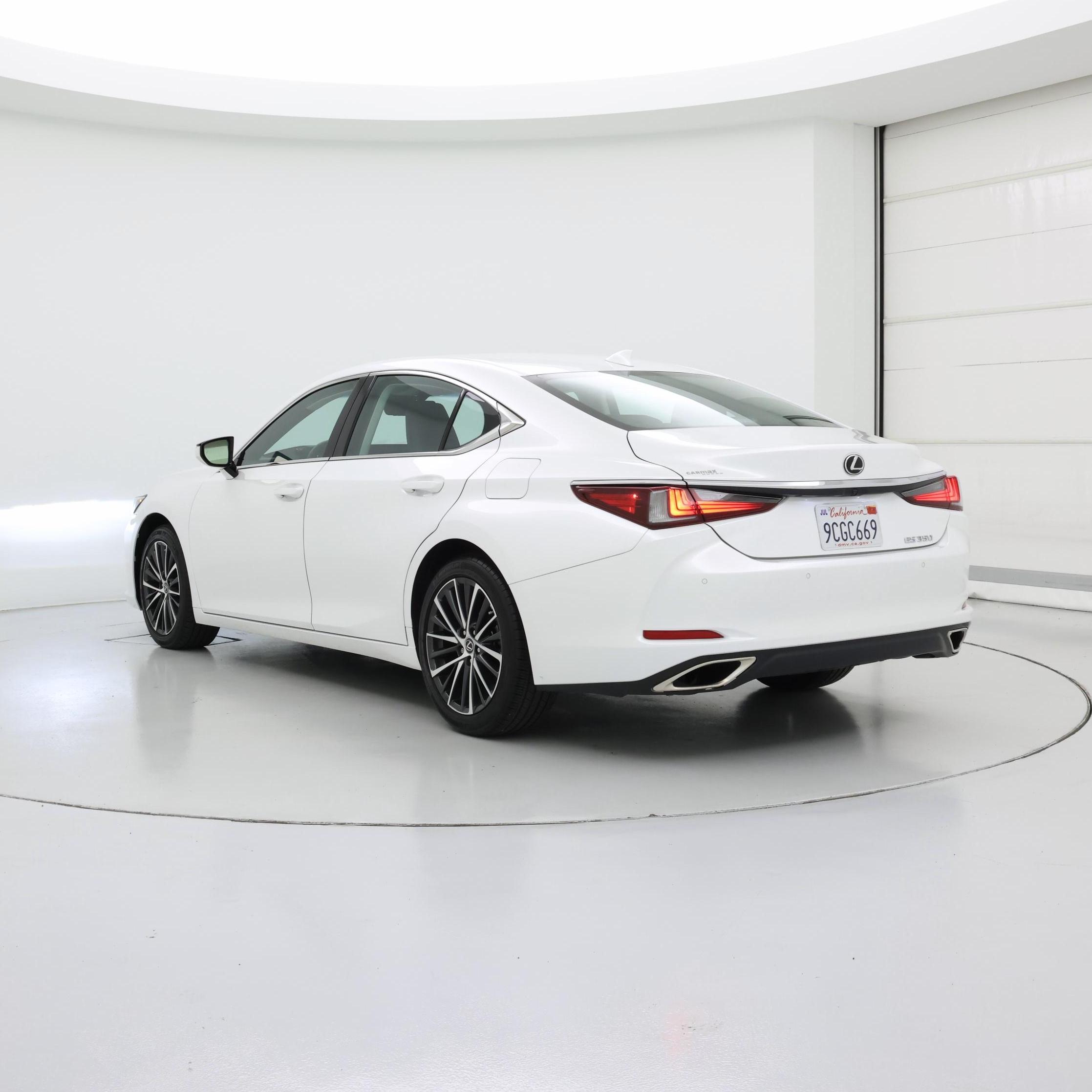 Thumbnail: 2022 Lexus ES - 2