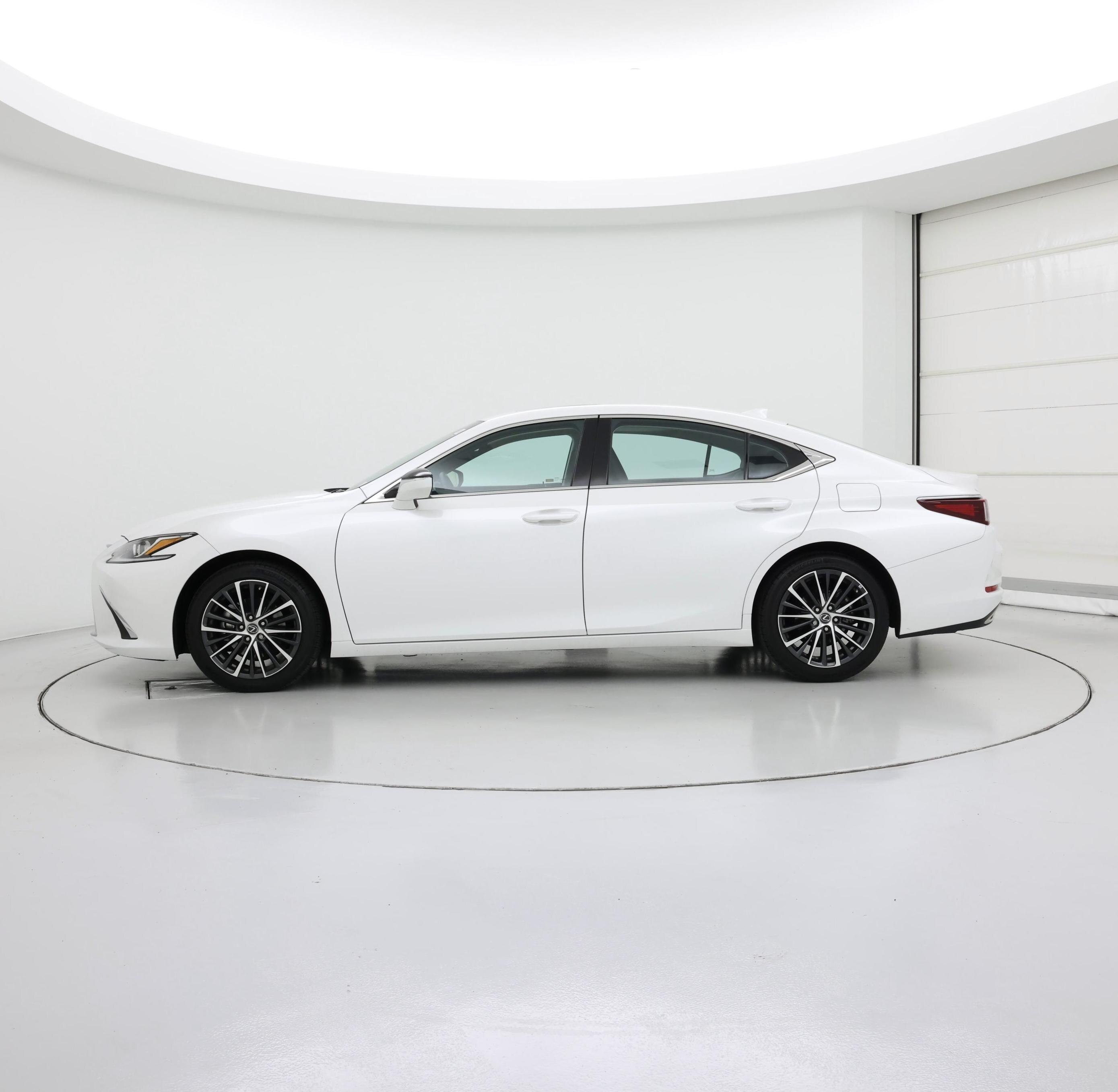 Thumbnail: 2022 Lexus ES - 3