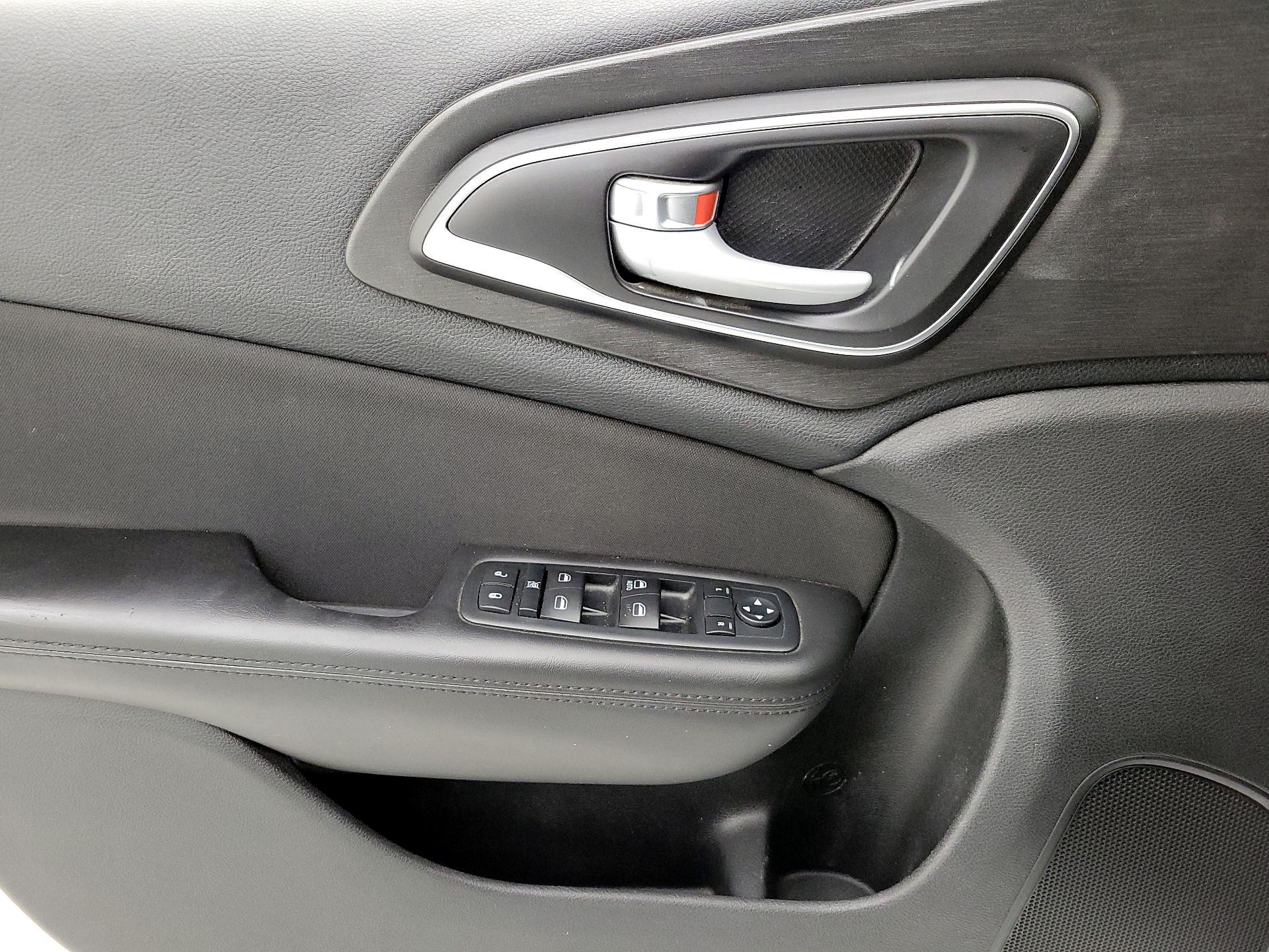 Thumbnail: 2015 Chrysler 200 - 12