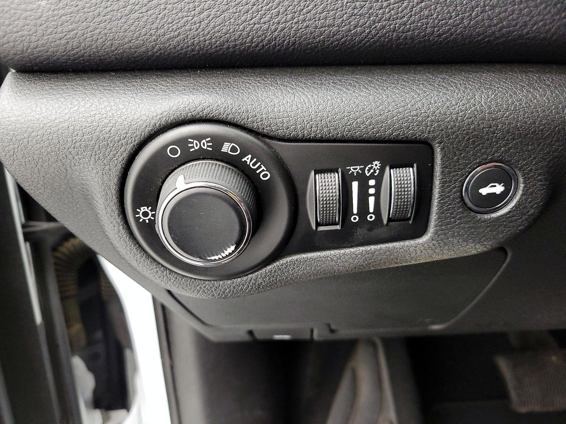 Thumbnail: 2015 Chrysler 200 - 13