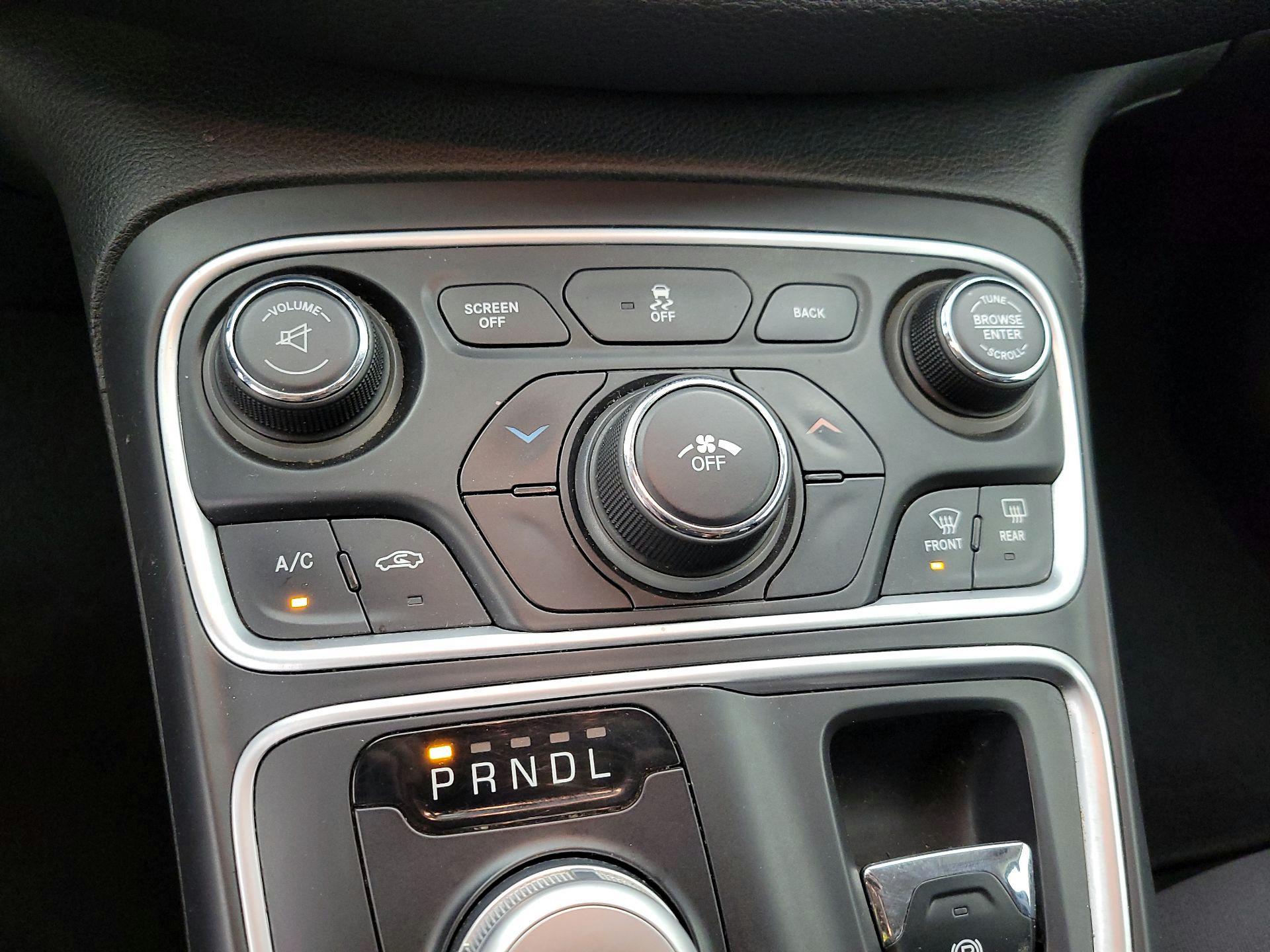 Thumbnail: 2015 Chrysler 200 - 16