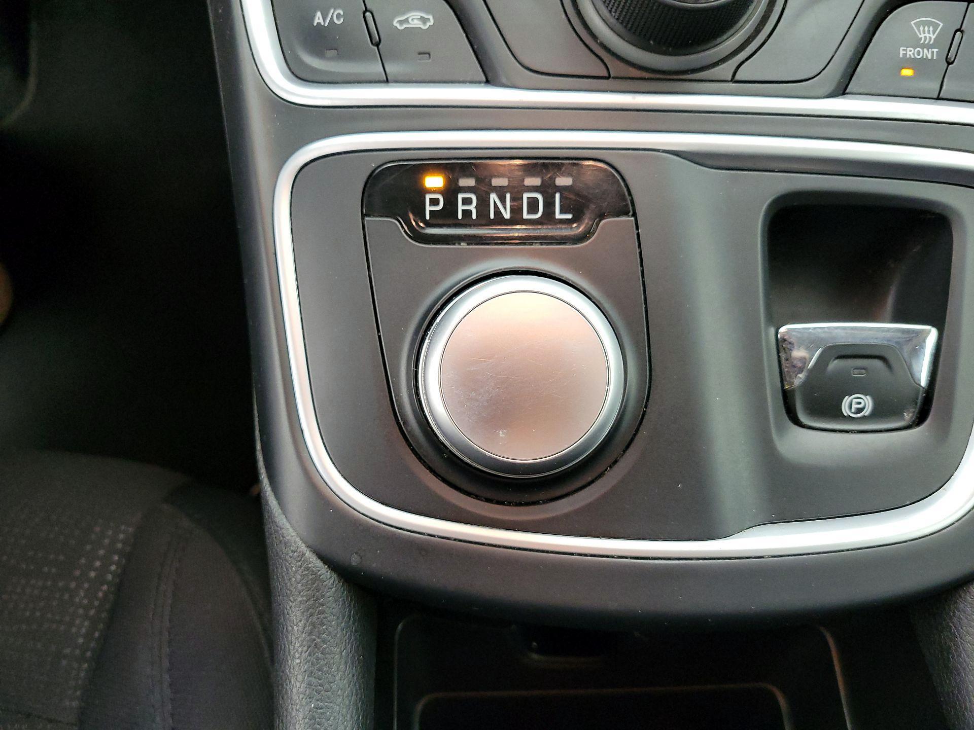 Thumbnail: 2015 Chrysler 200 - 17