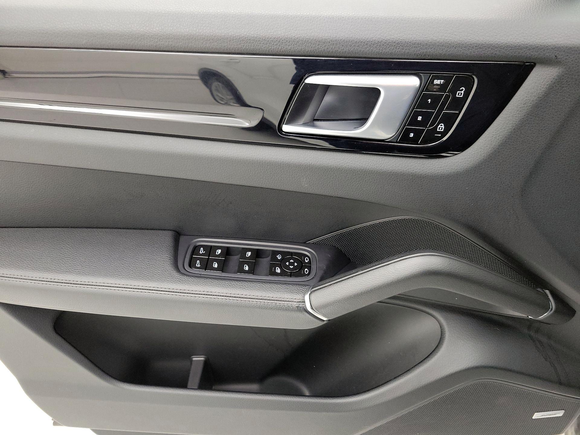 Thumbnail: 2019 Porsche Cayenne - 12