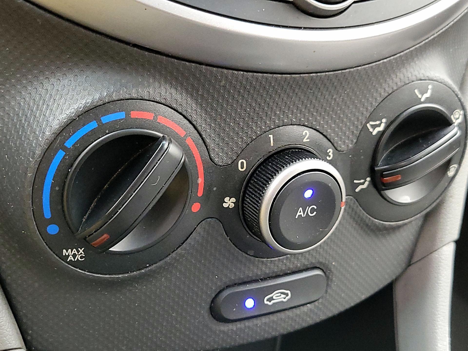 Thumbnail: 2016 Hyundai Accent - 15