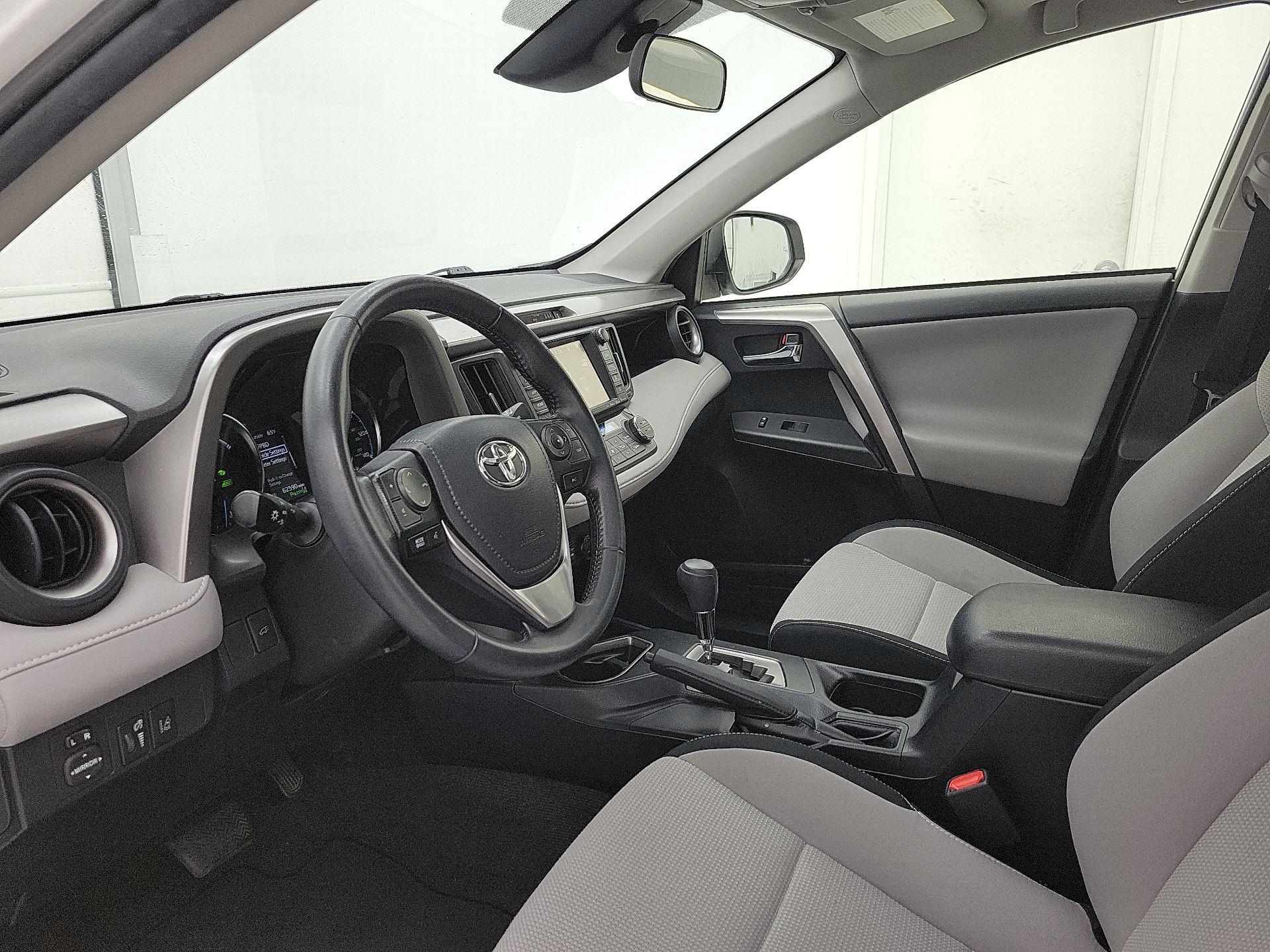 Thumbnail: 2017 Toyota RAV4 - 11