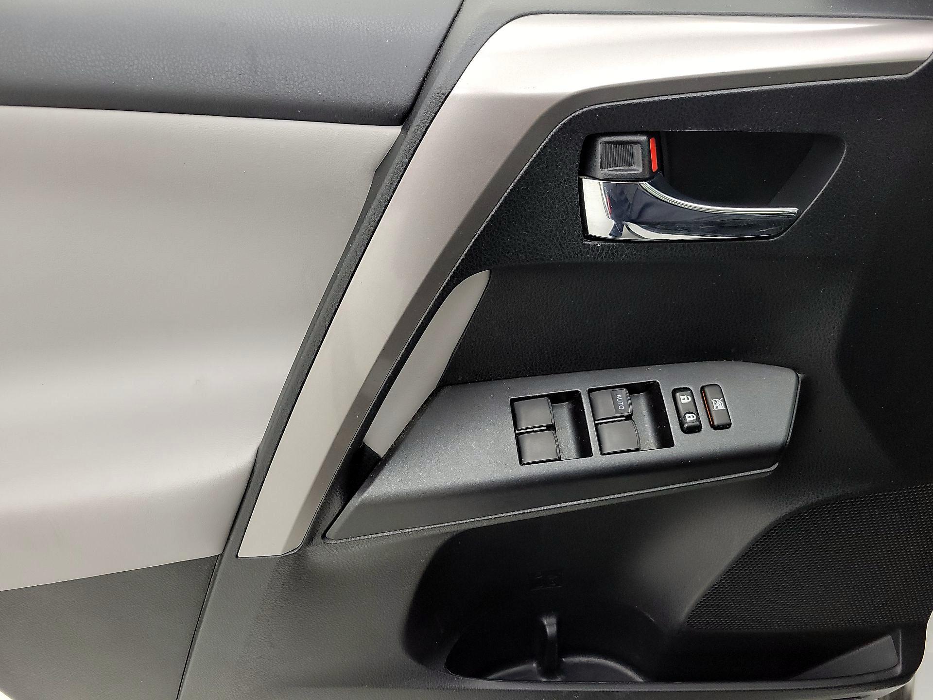 Thumbnail: 2017 Toyota RAV4 - 12