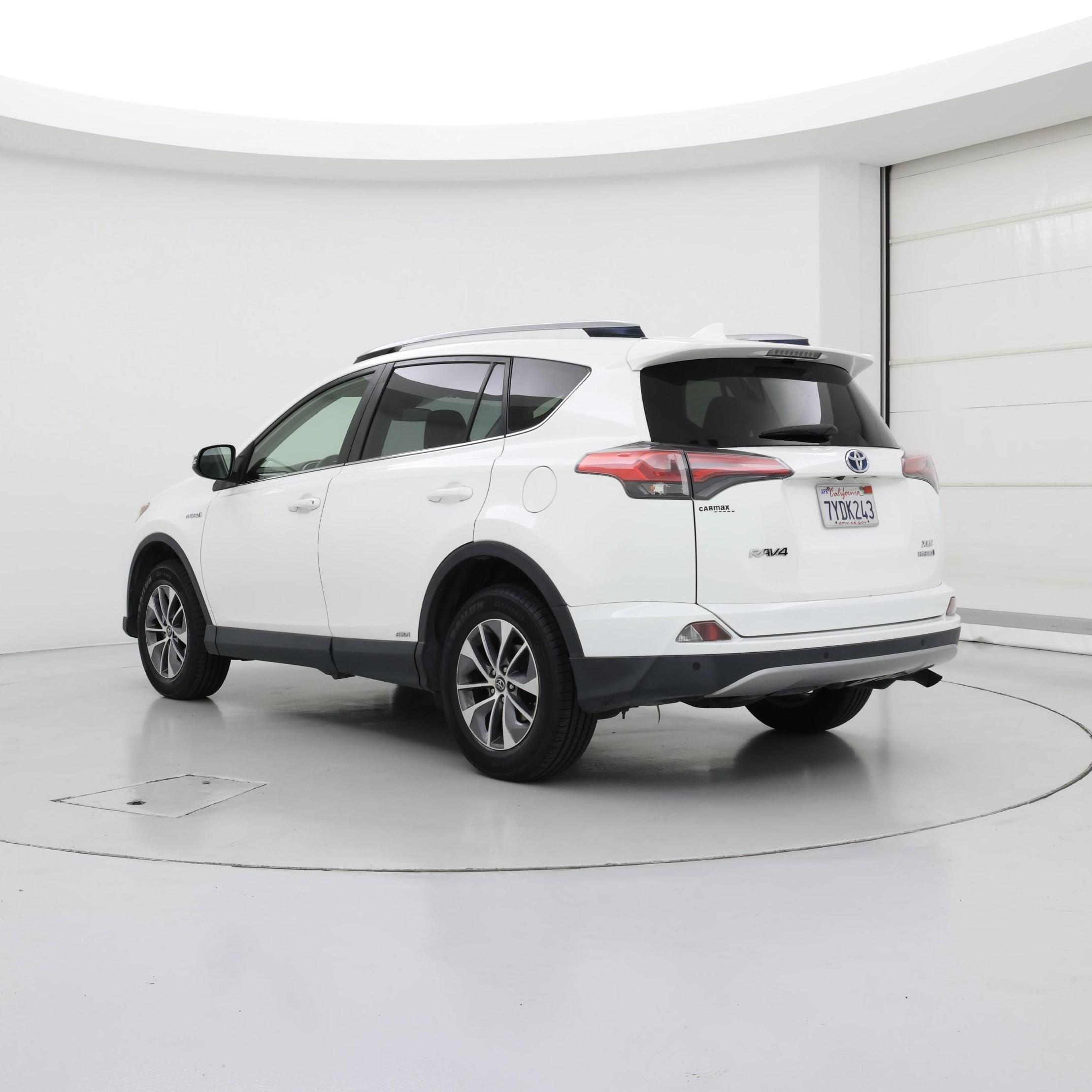 Thumbnail: 2017 Toyota RAV4 - 2