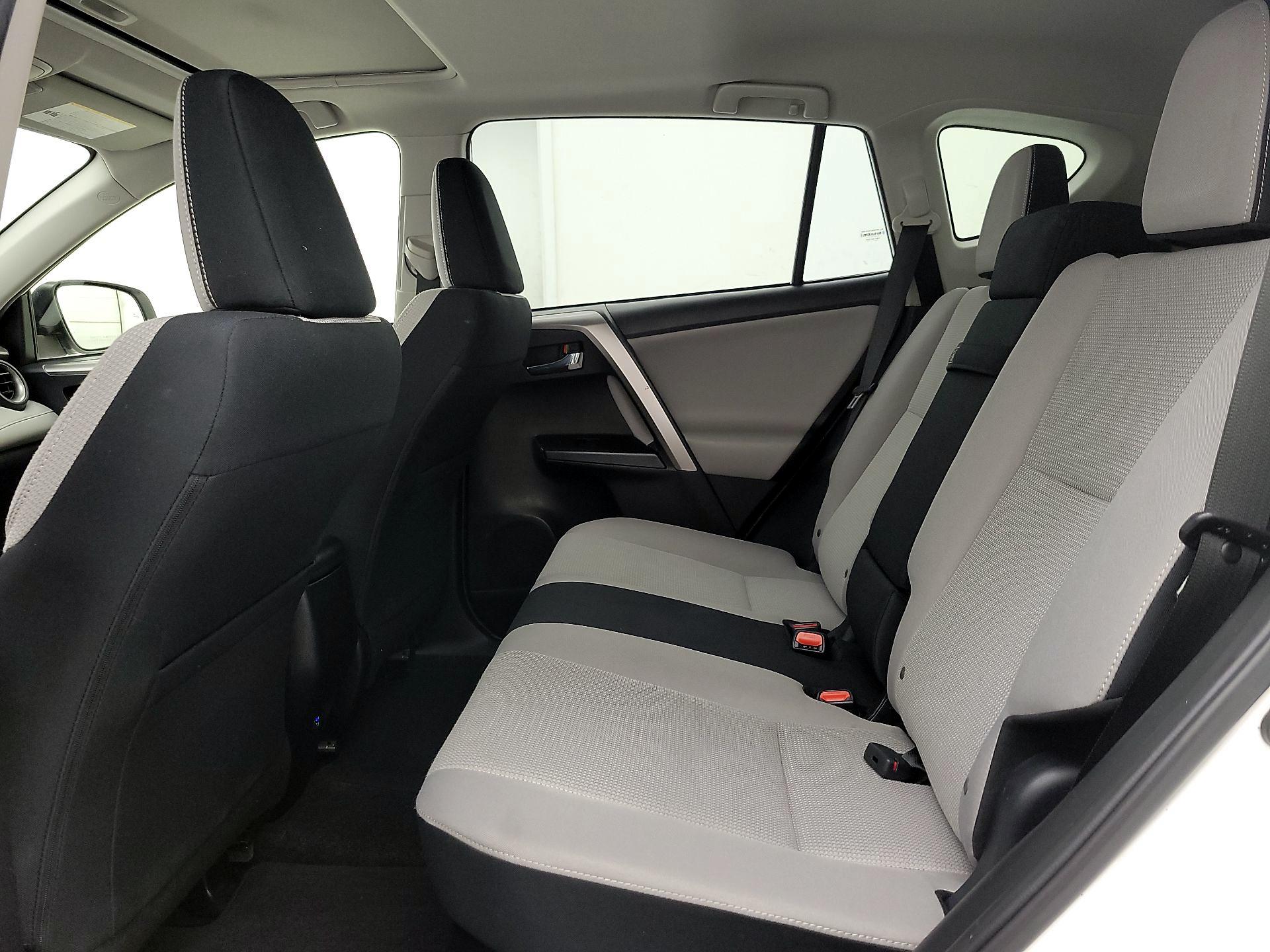 Thumbnail: 2017 Toyota RAV4 - 20