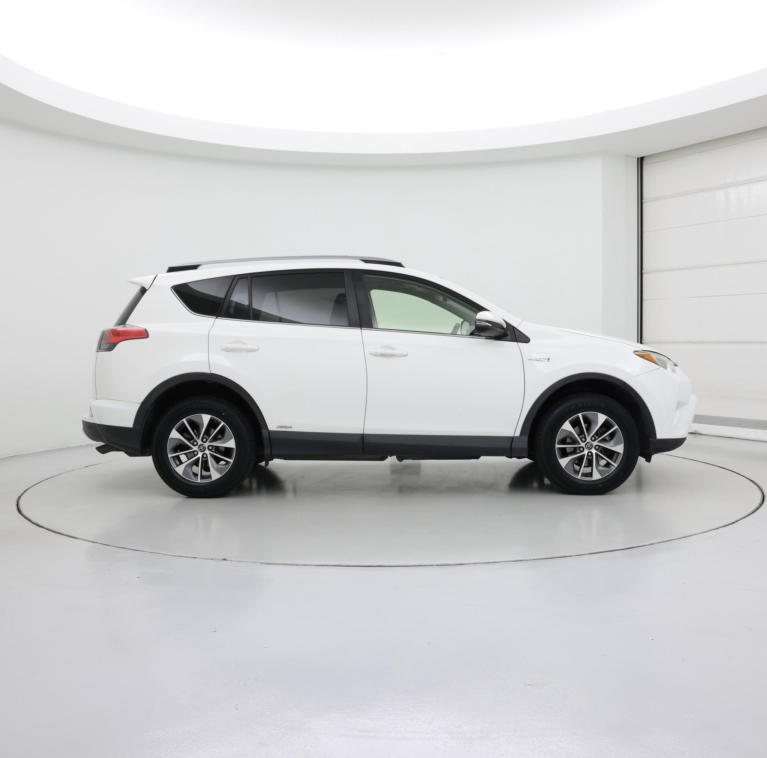 Thumbnail: 2017 Toyota RAV4 - 7