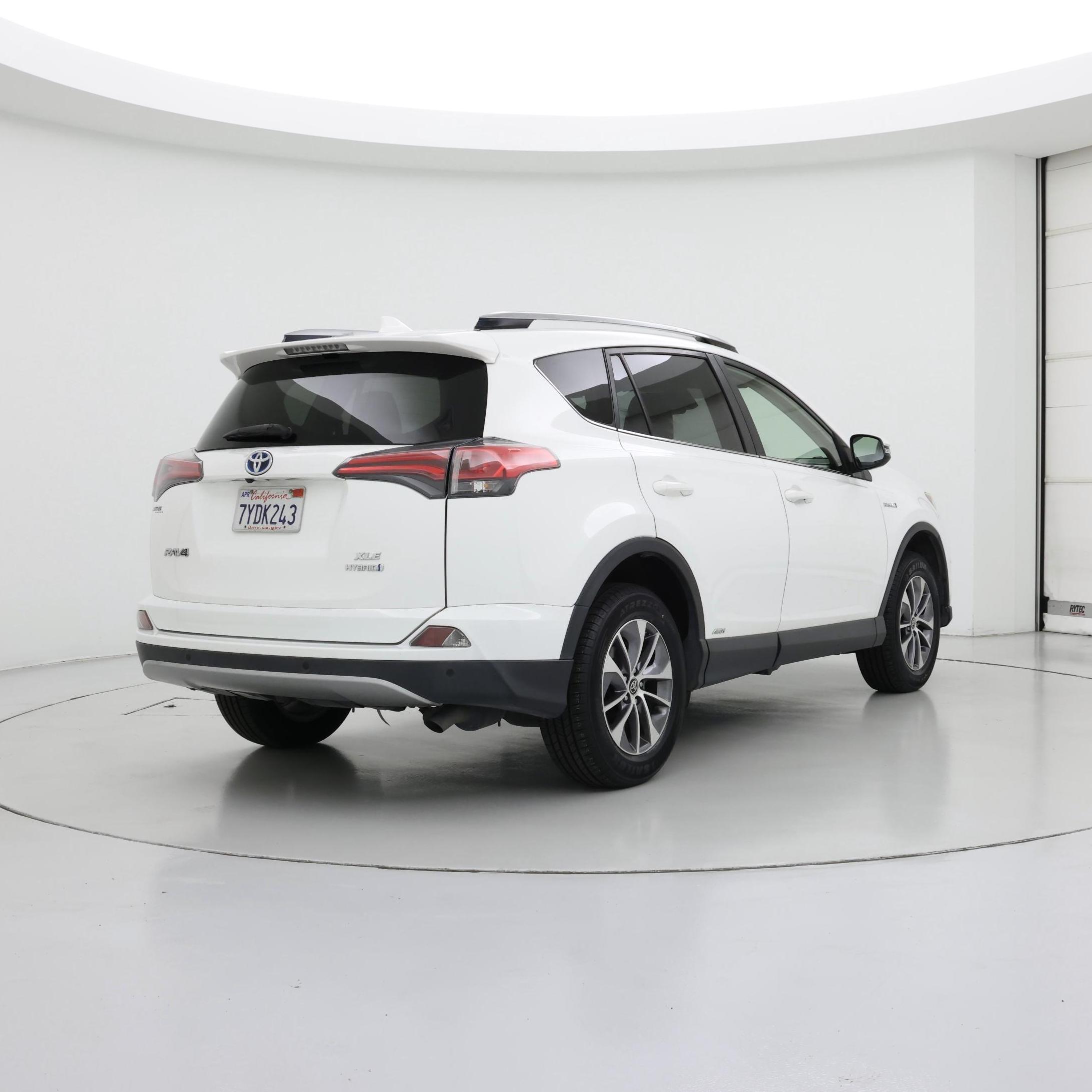 Thumbnail: 2017 Toyota RAV4 - 8