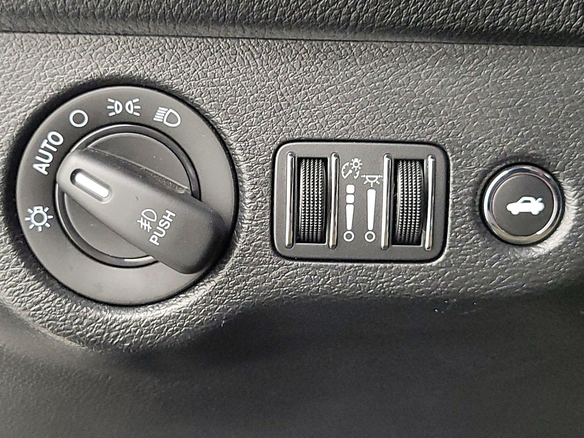 Thumbnail: 2019 Dodge Challenger - 13