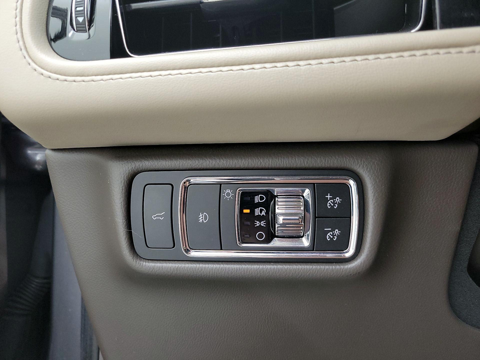 Thumbnail: 2021 Lincoln Aviator - 13