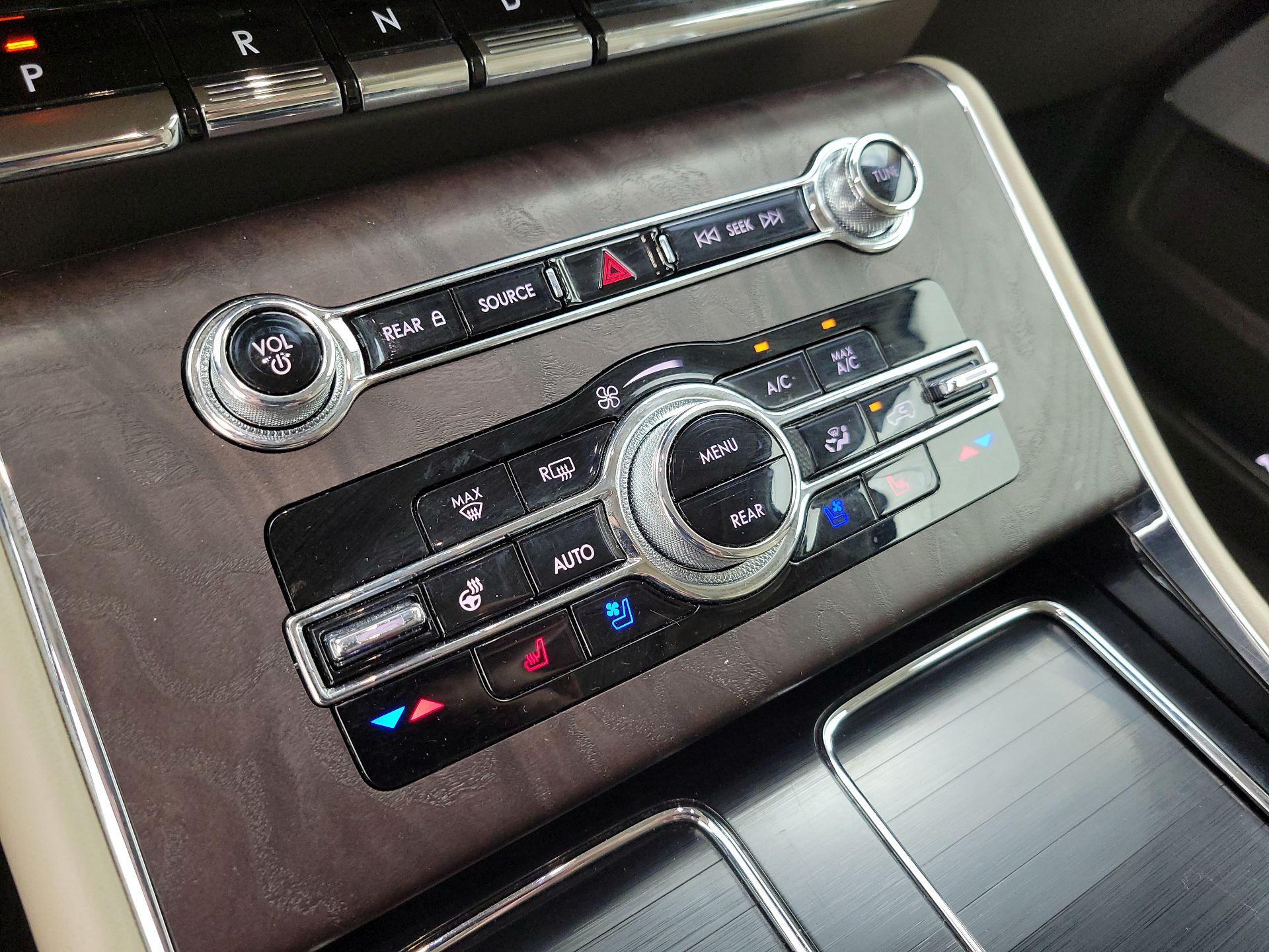 Thumbnail: 2021 Lincoln Aviator - 17