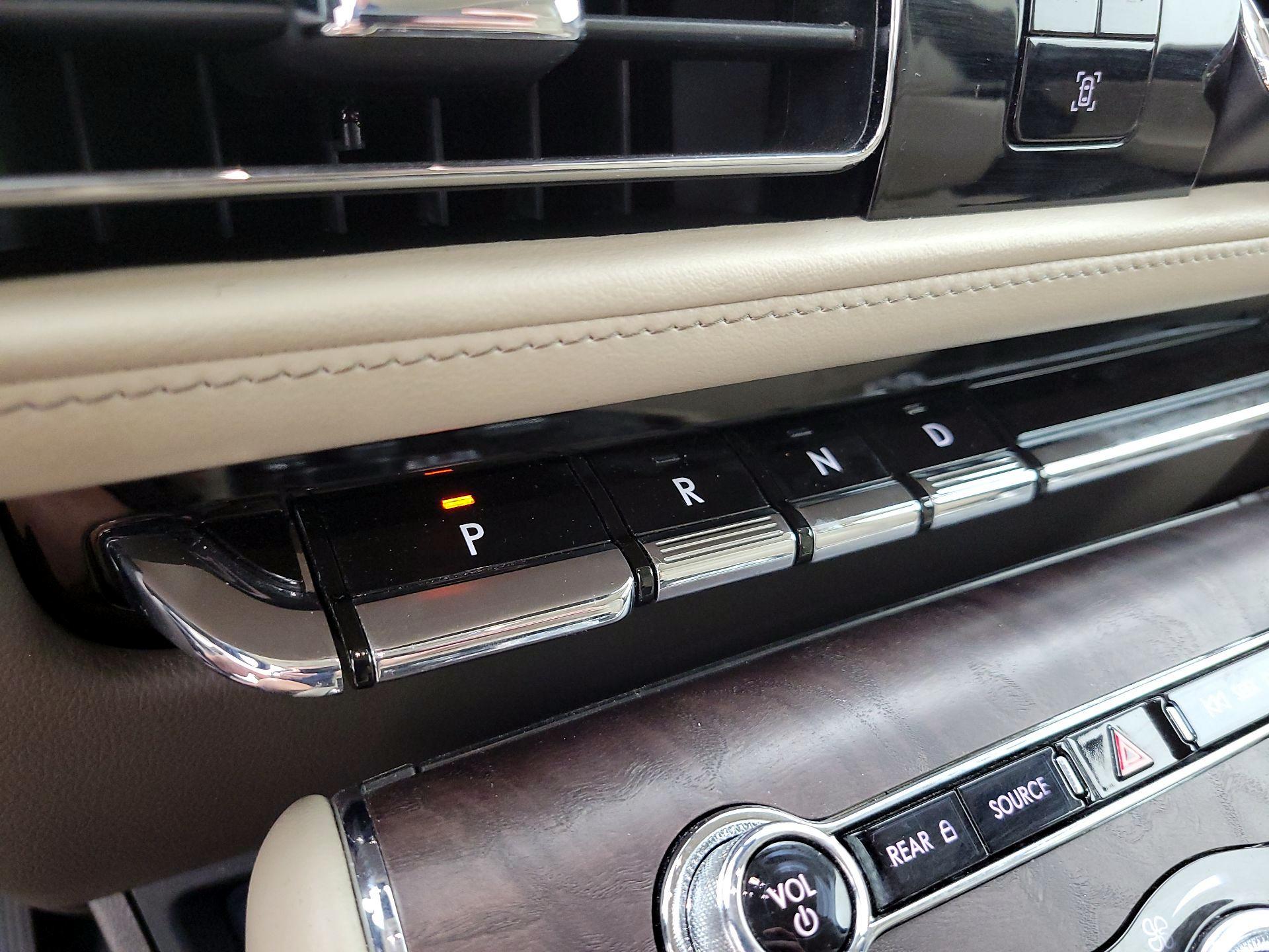 Thumbnail: 2021 Lincoln Aviator - 18