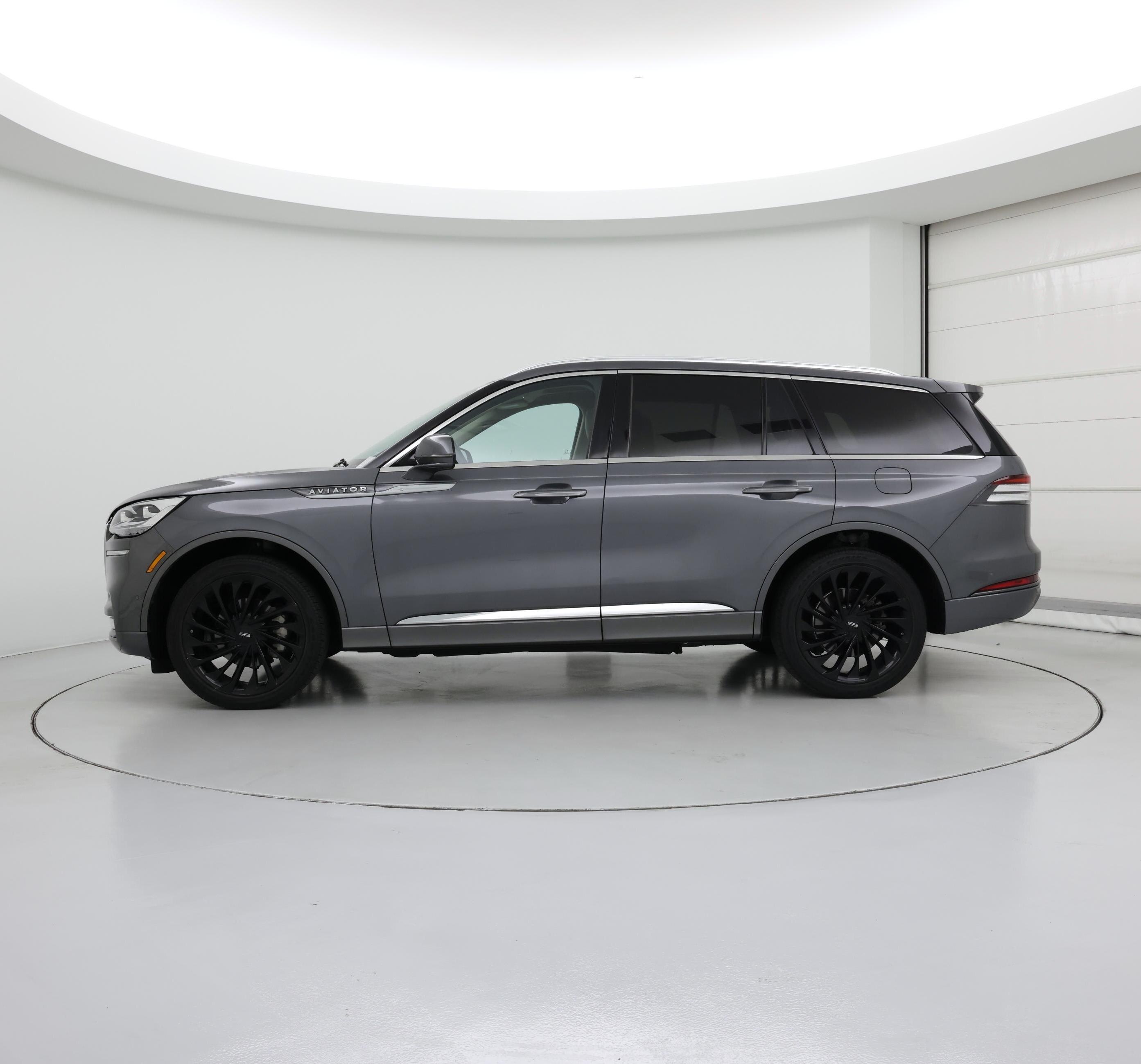 Thumbnail: 2021 Lincoln Aviator - 3