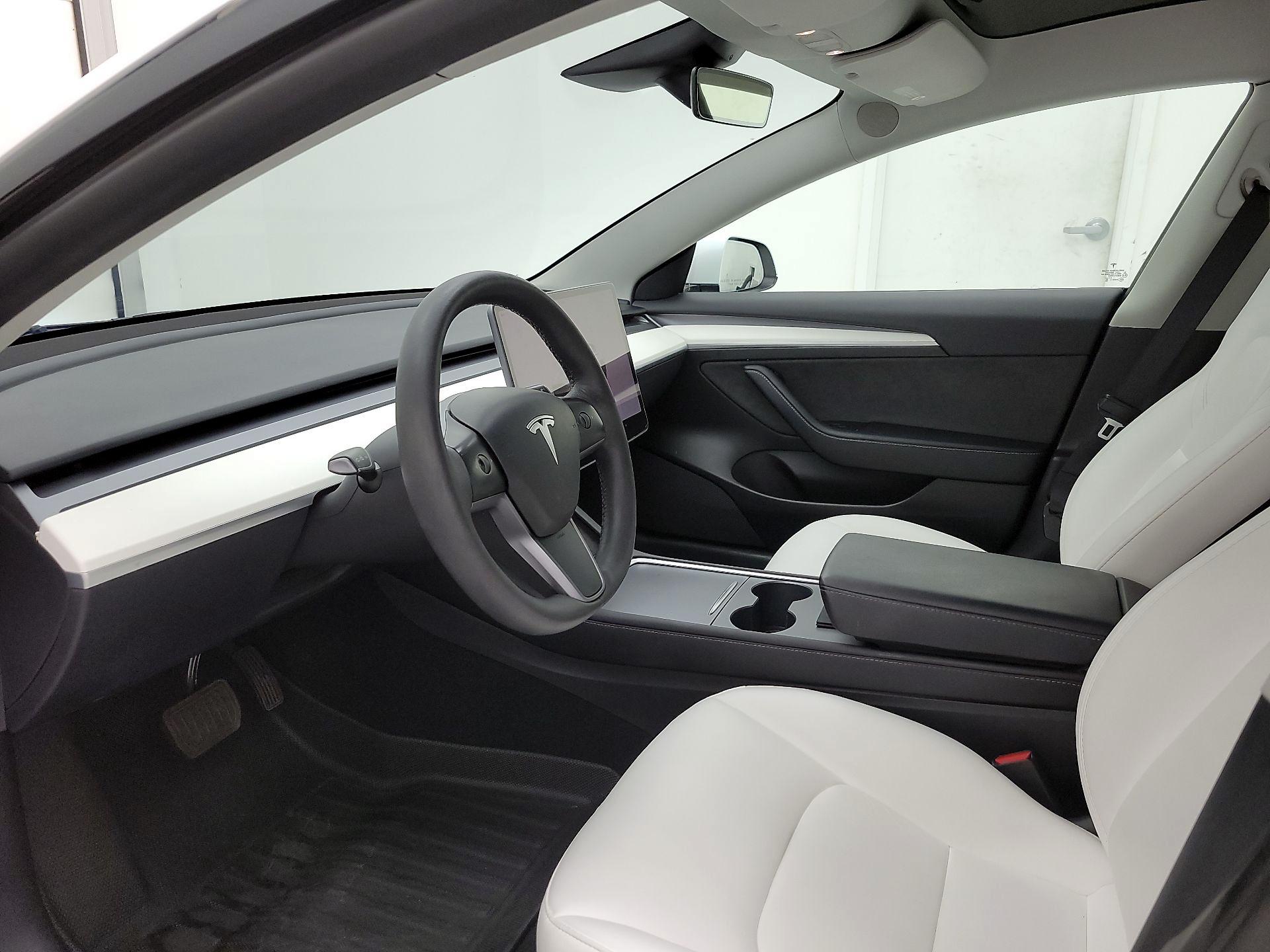 Thumbnail: 2022 Tesla Model 3 - 11