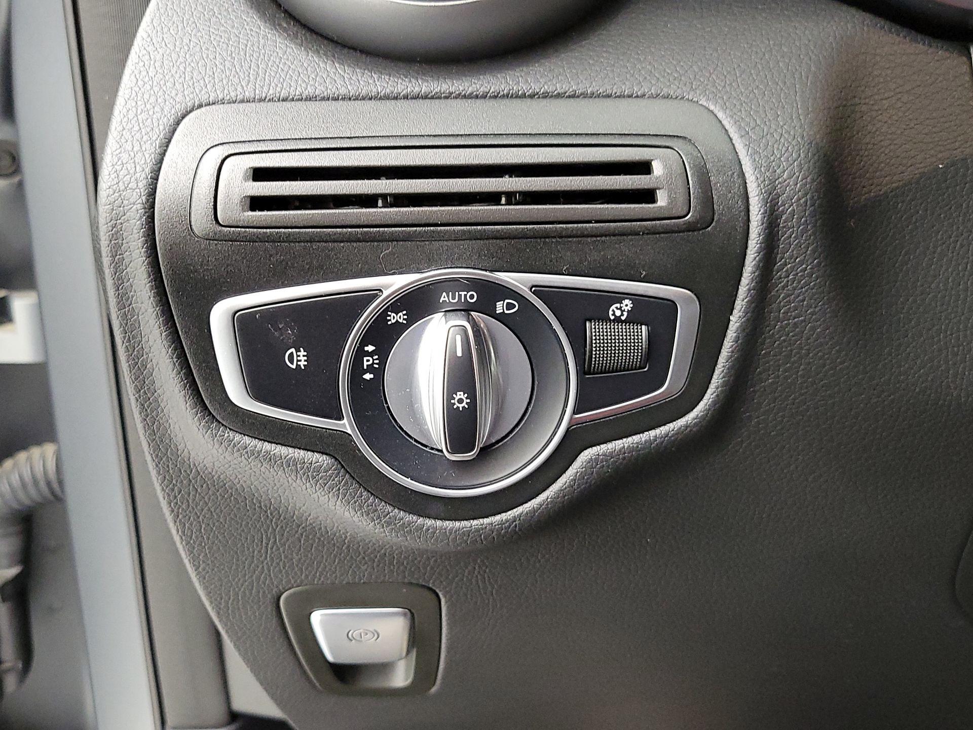 Thumbnail: 2022 Mercedes-Benz GLC - 13