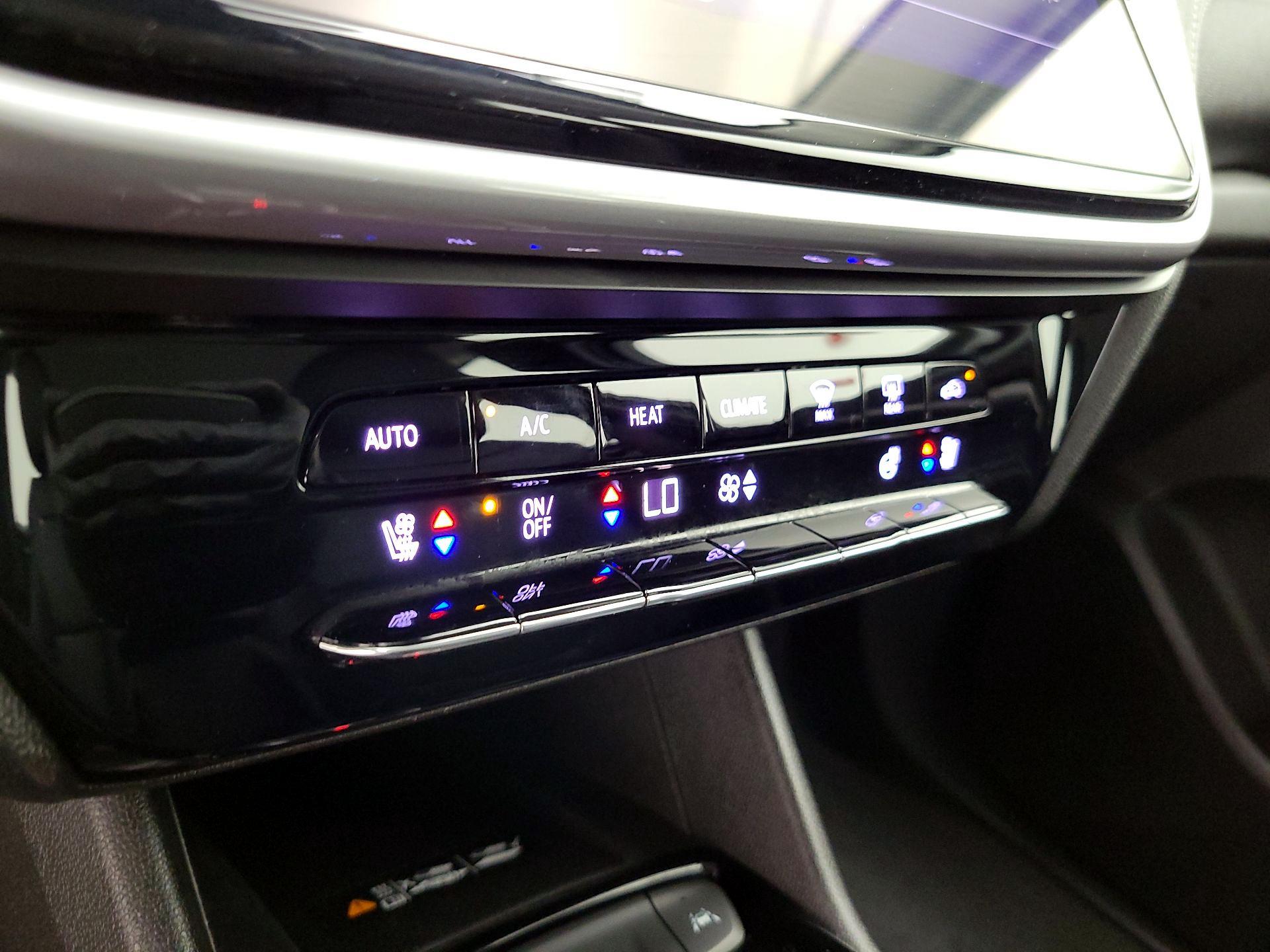 Thumbnail: 2022 Chevrolet Bolt EUV - 16