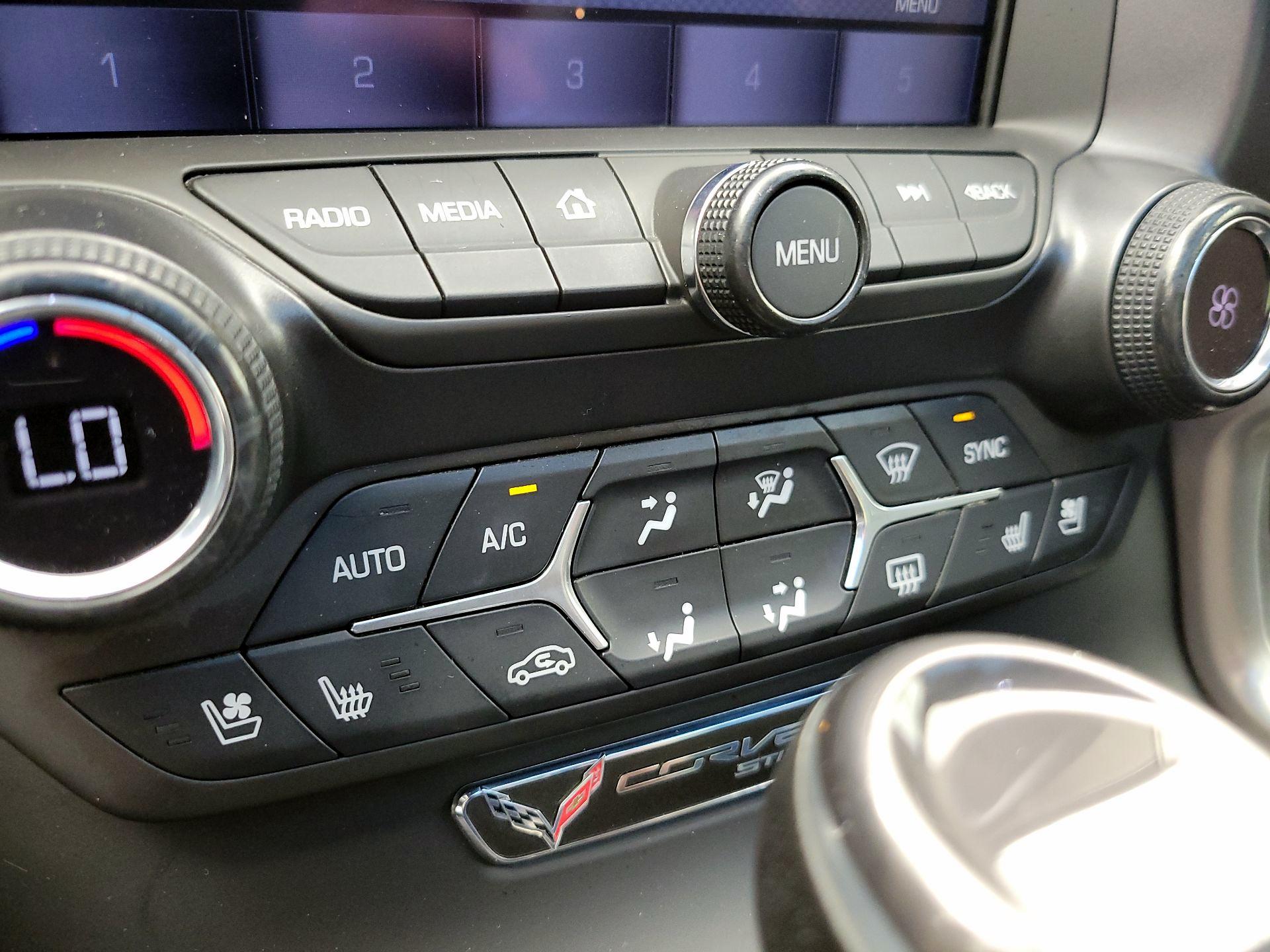 Thumbnail: 2015 Chevrolet Corvette - 17