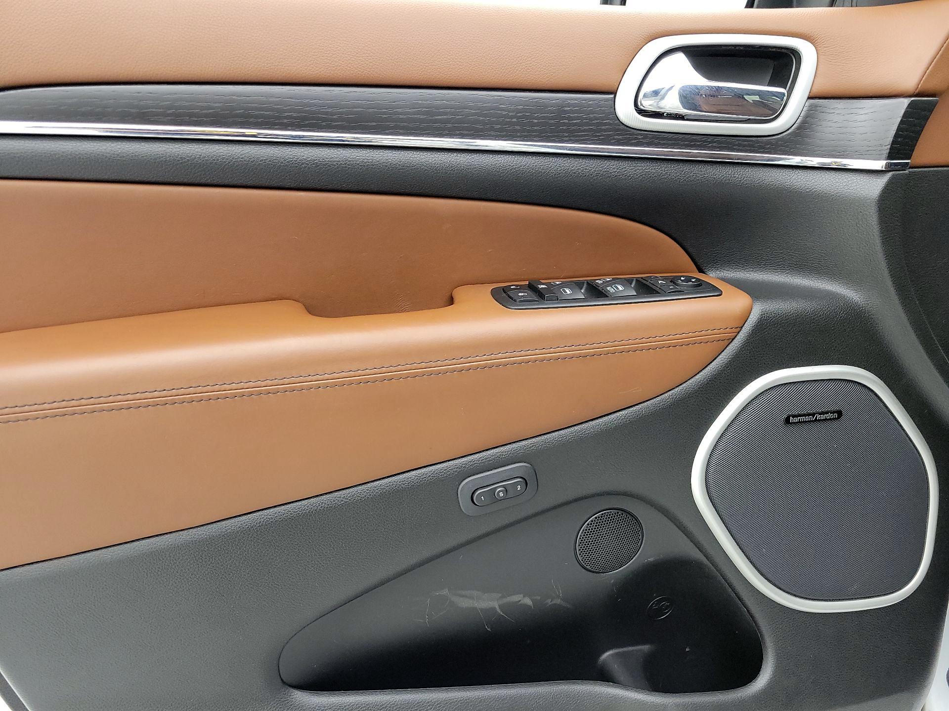 Thumbnail: 2020 Jeep Grand Cherokee - 12