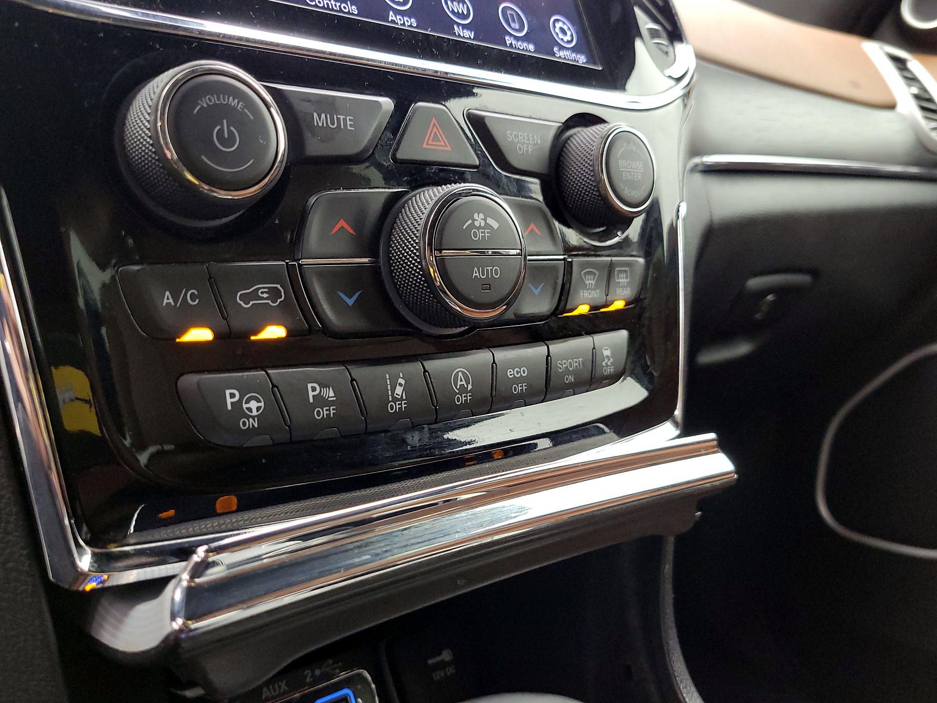 Thumbnail: 2020 Jeep Grand Cherokee - 17