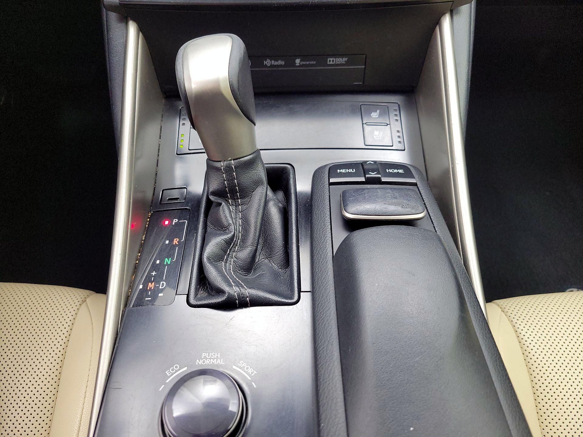 Thumbnail: 2014 Lexus IS - 17