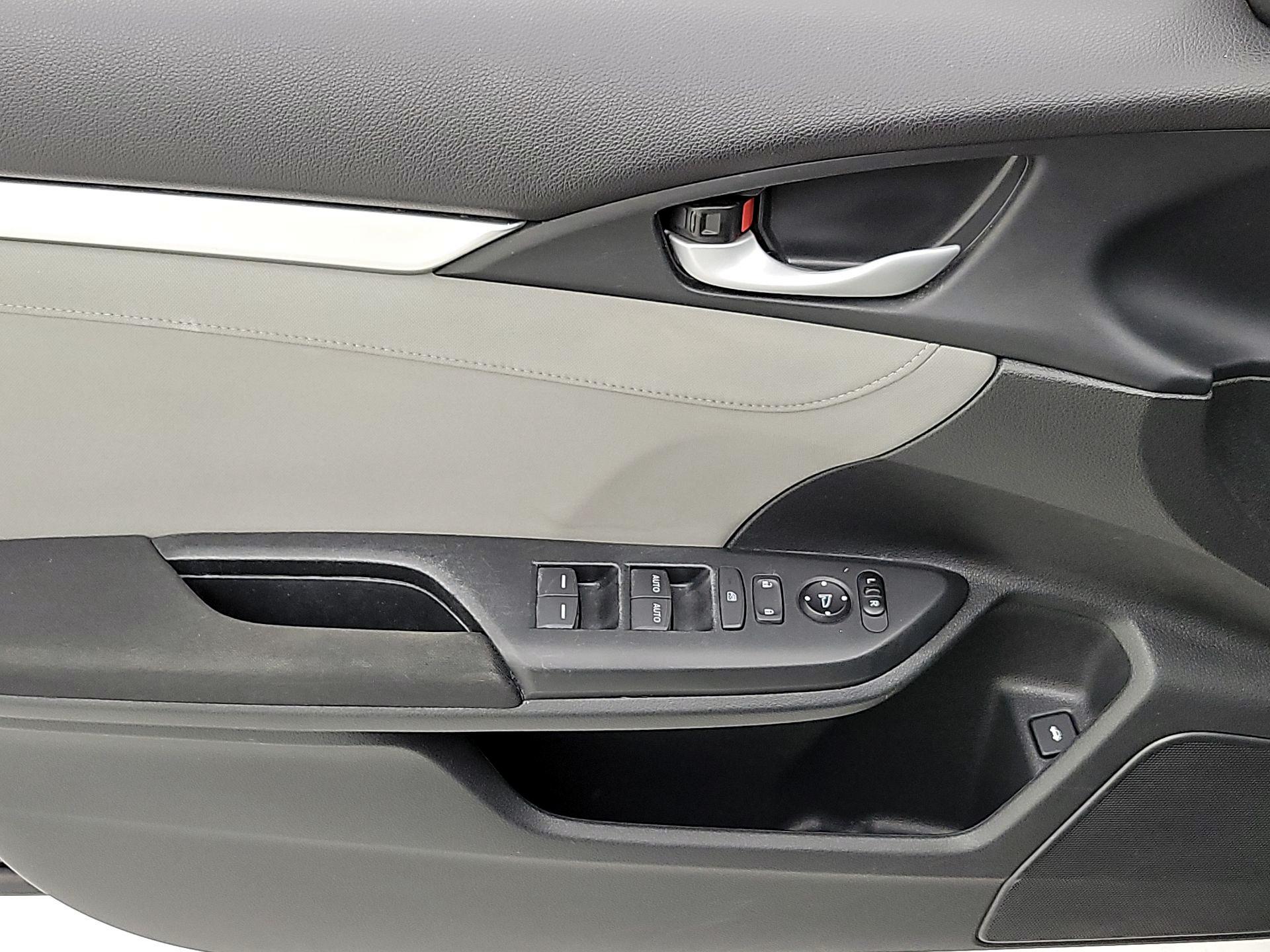 Thumbnail: 2017 Honda Civic - 12