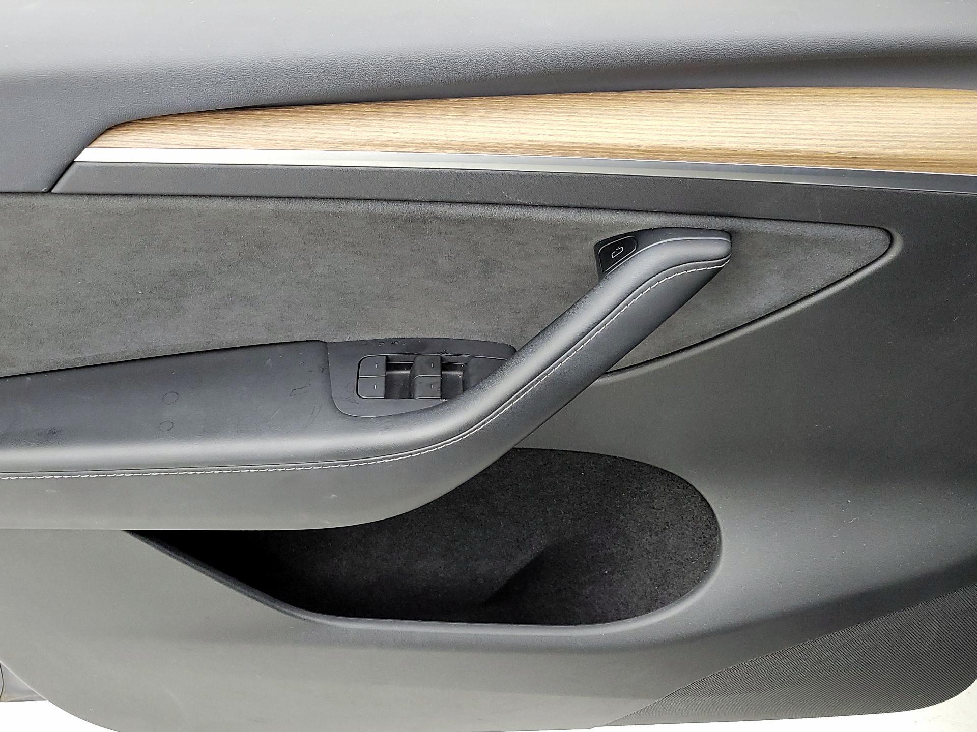 Thumbnail: 2023 Tesla Model Y - 12