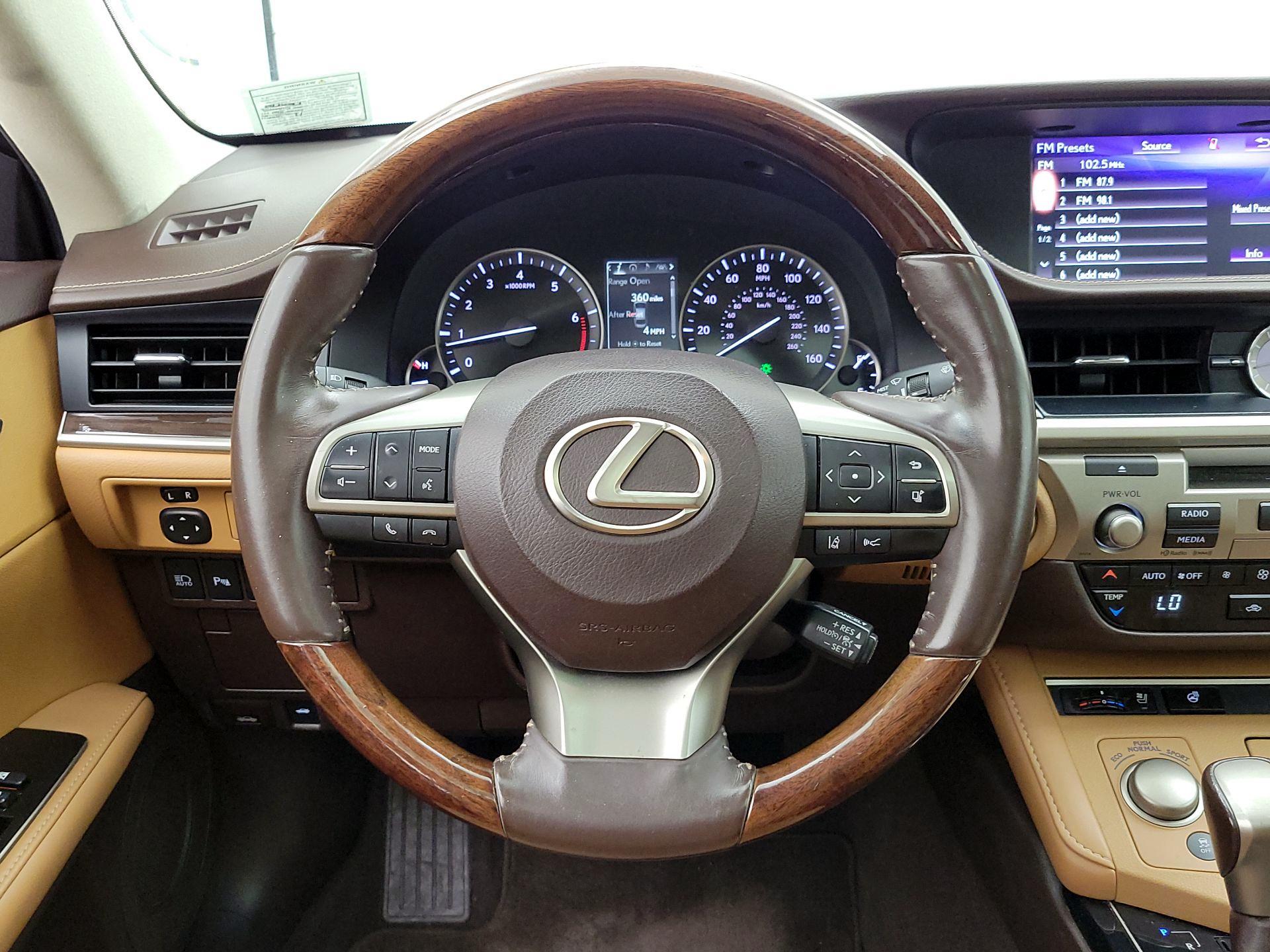 Thumbnail: 2017 Lexus ES - 10