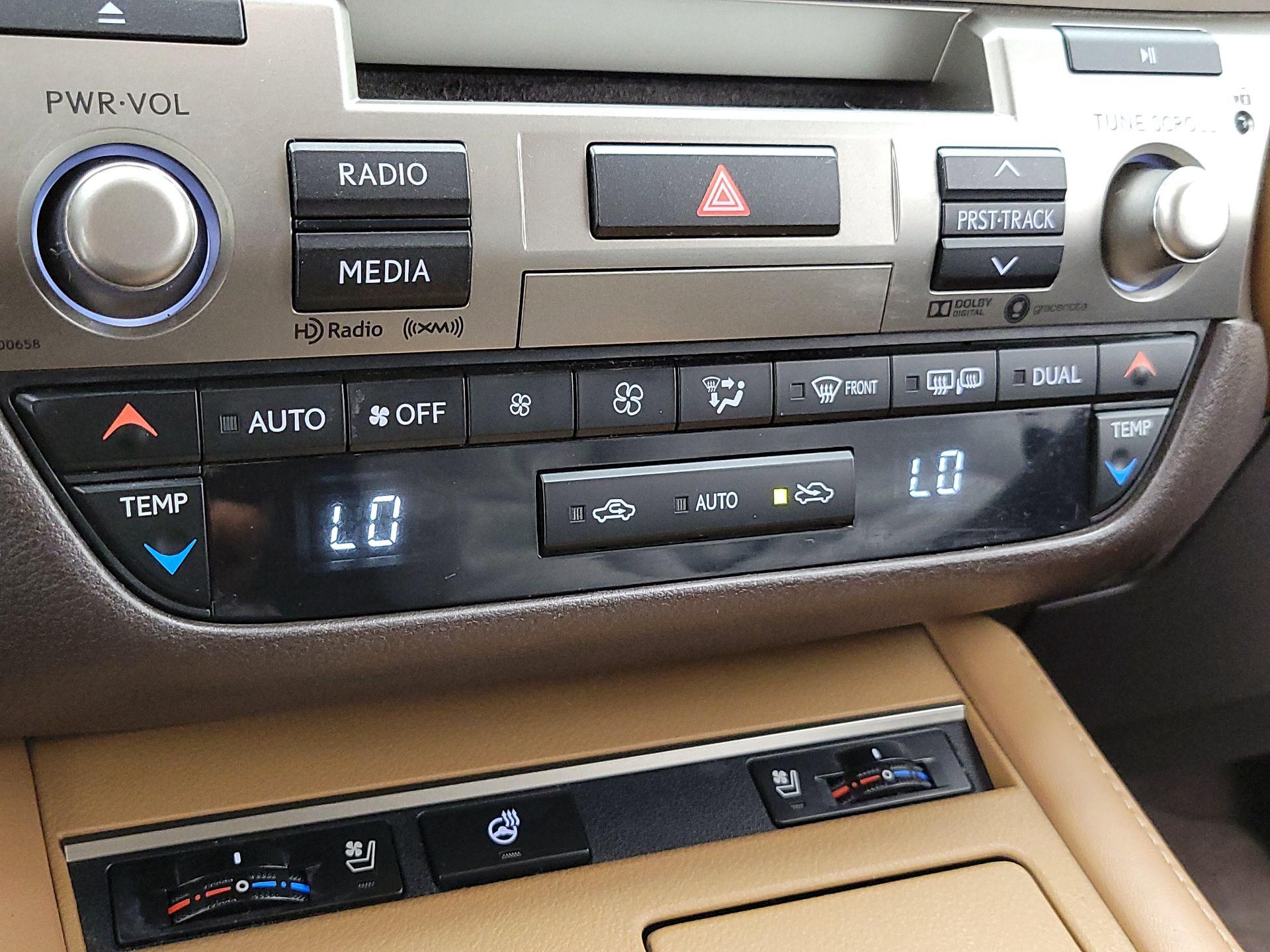 Thumbnail: 2017 Lexus ES - 17