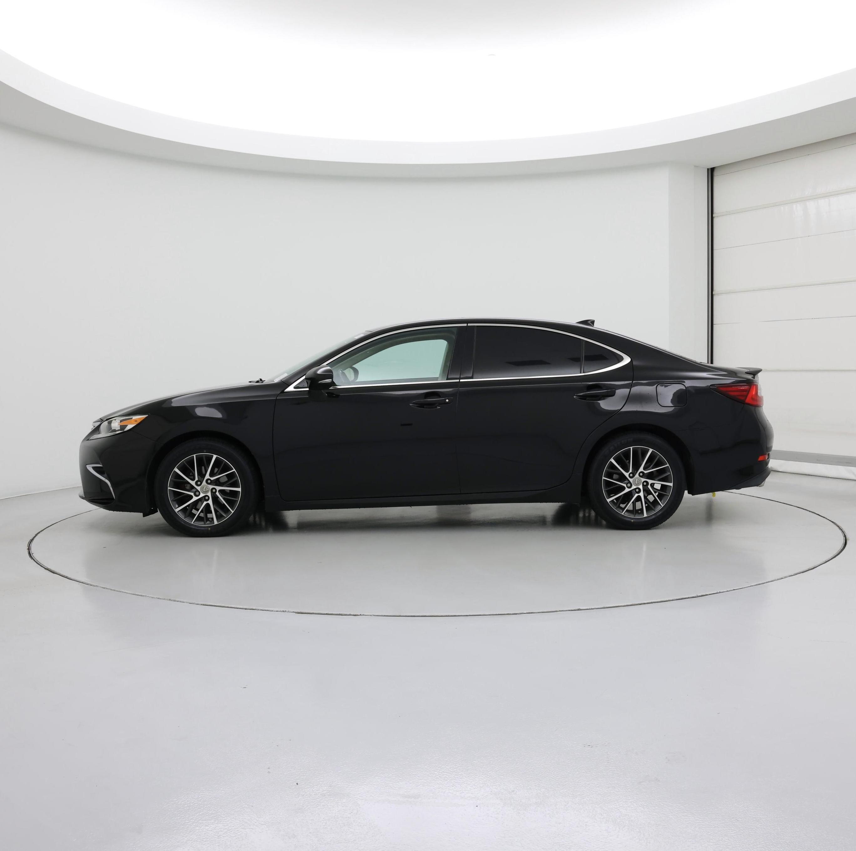Thumbnail: 2017 Lexus ES - 3