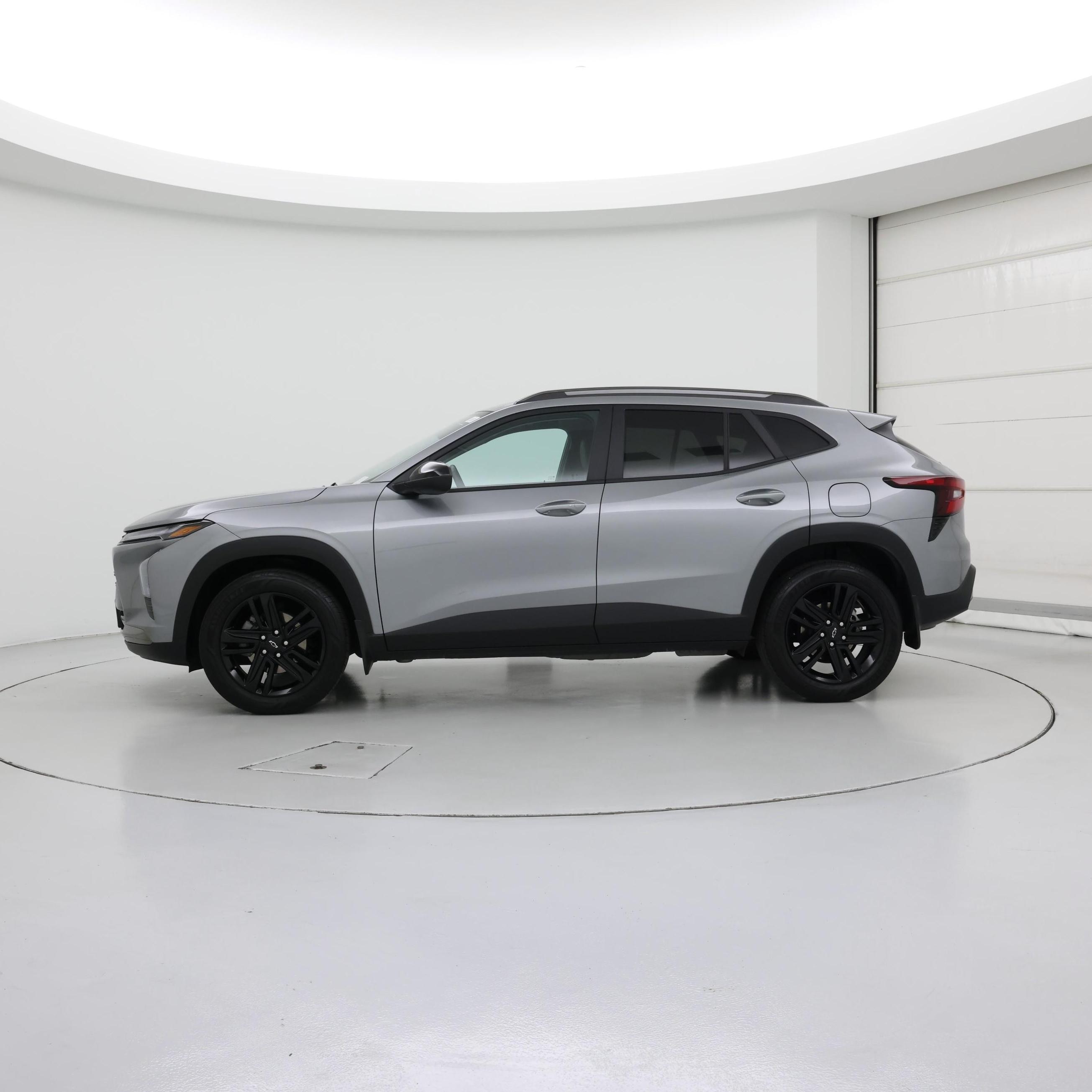 Thumbnail: 2025 Chevrolet Trax - 3