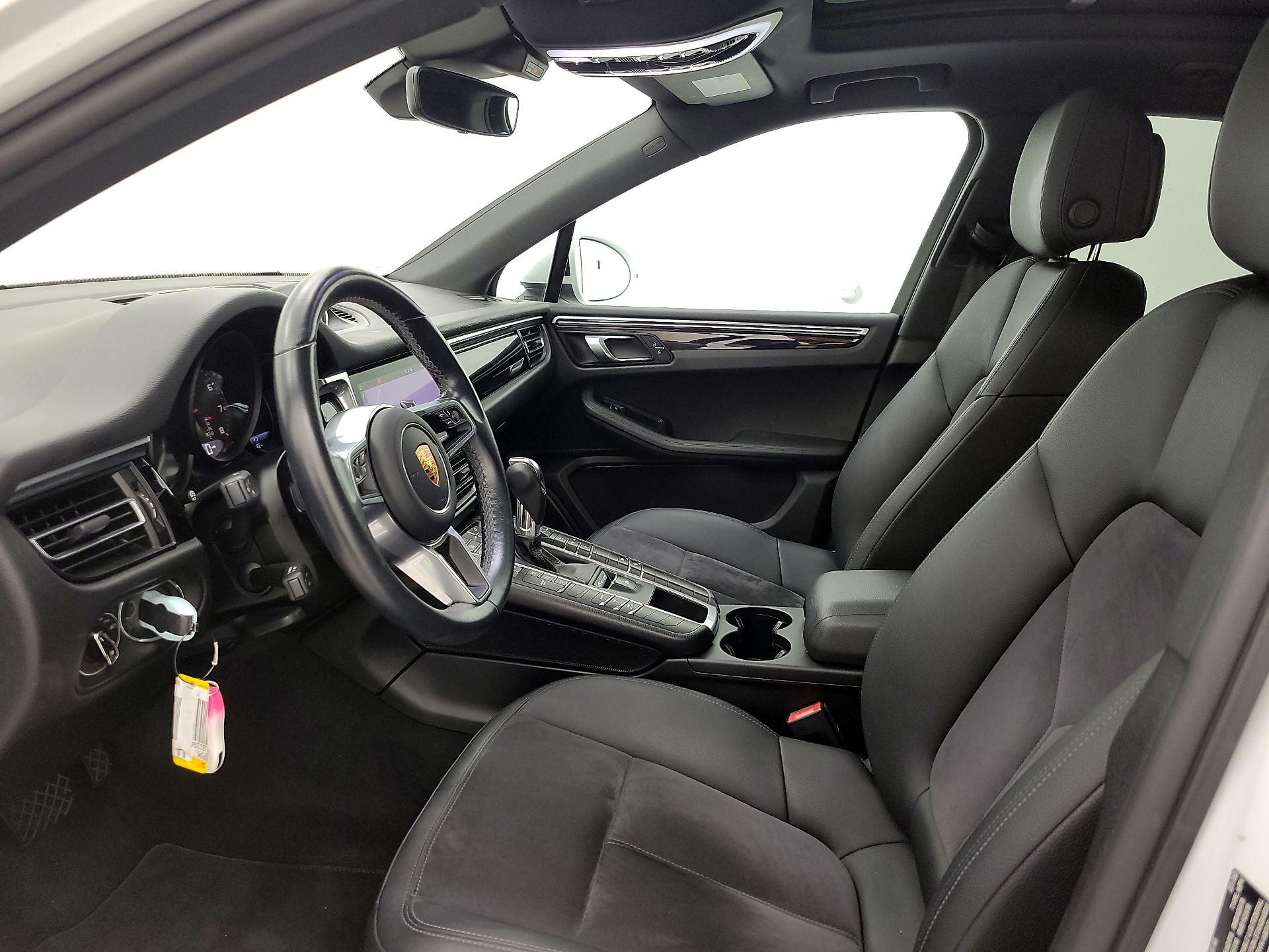 Thumbnail: 2020 Porsche Macan - 11