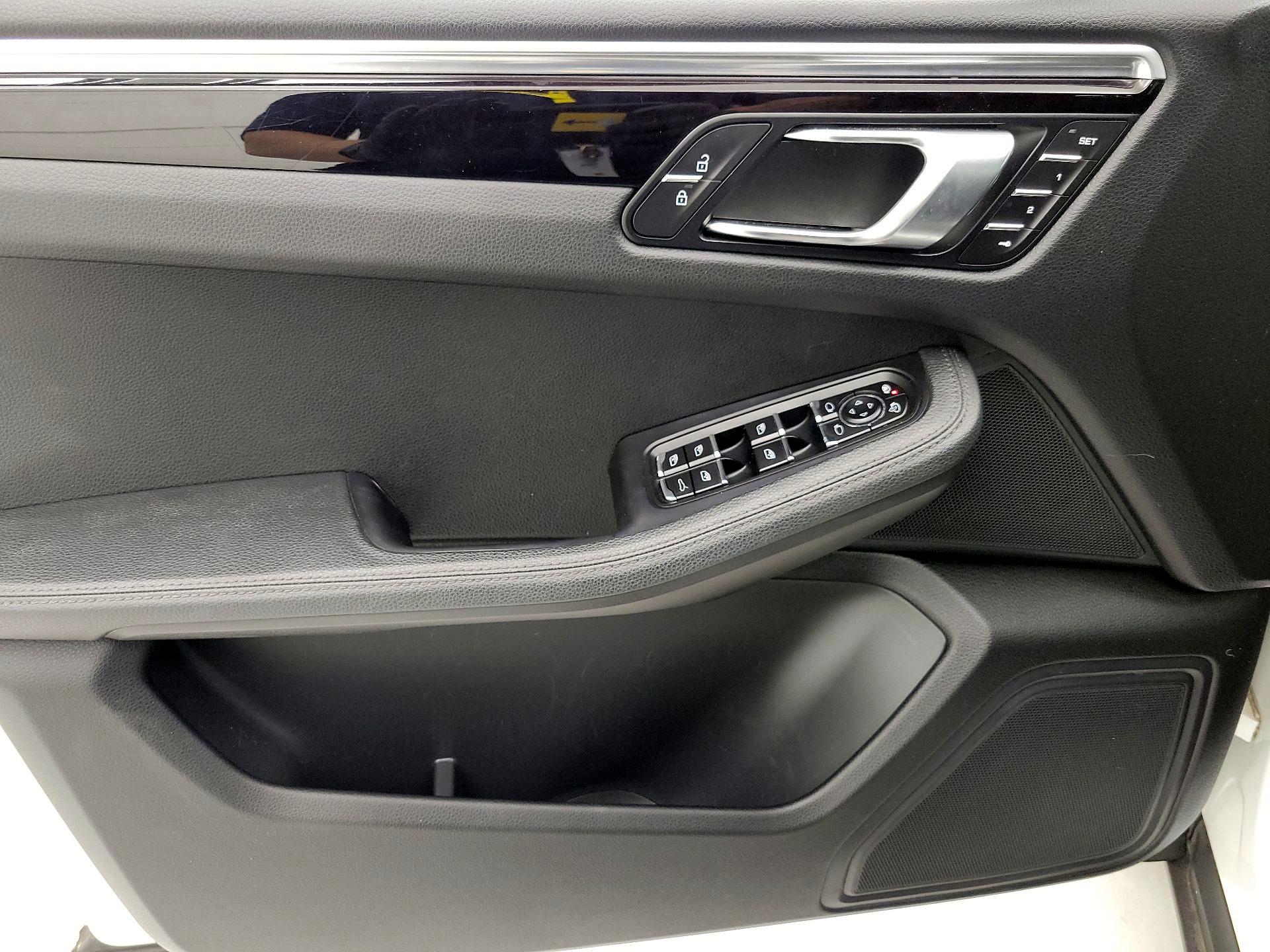 Thumbnail: 2020 Porsche Macan - 12