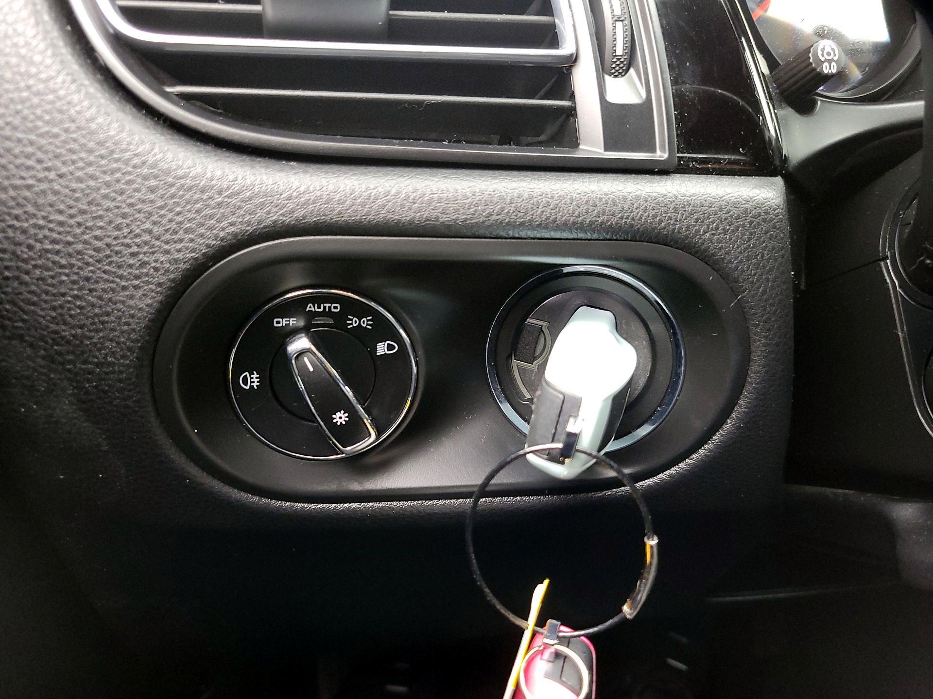 Thumbnail: 2020 Porsche Macan - 13