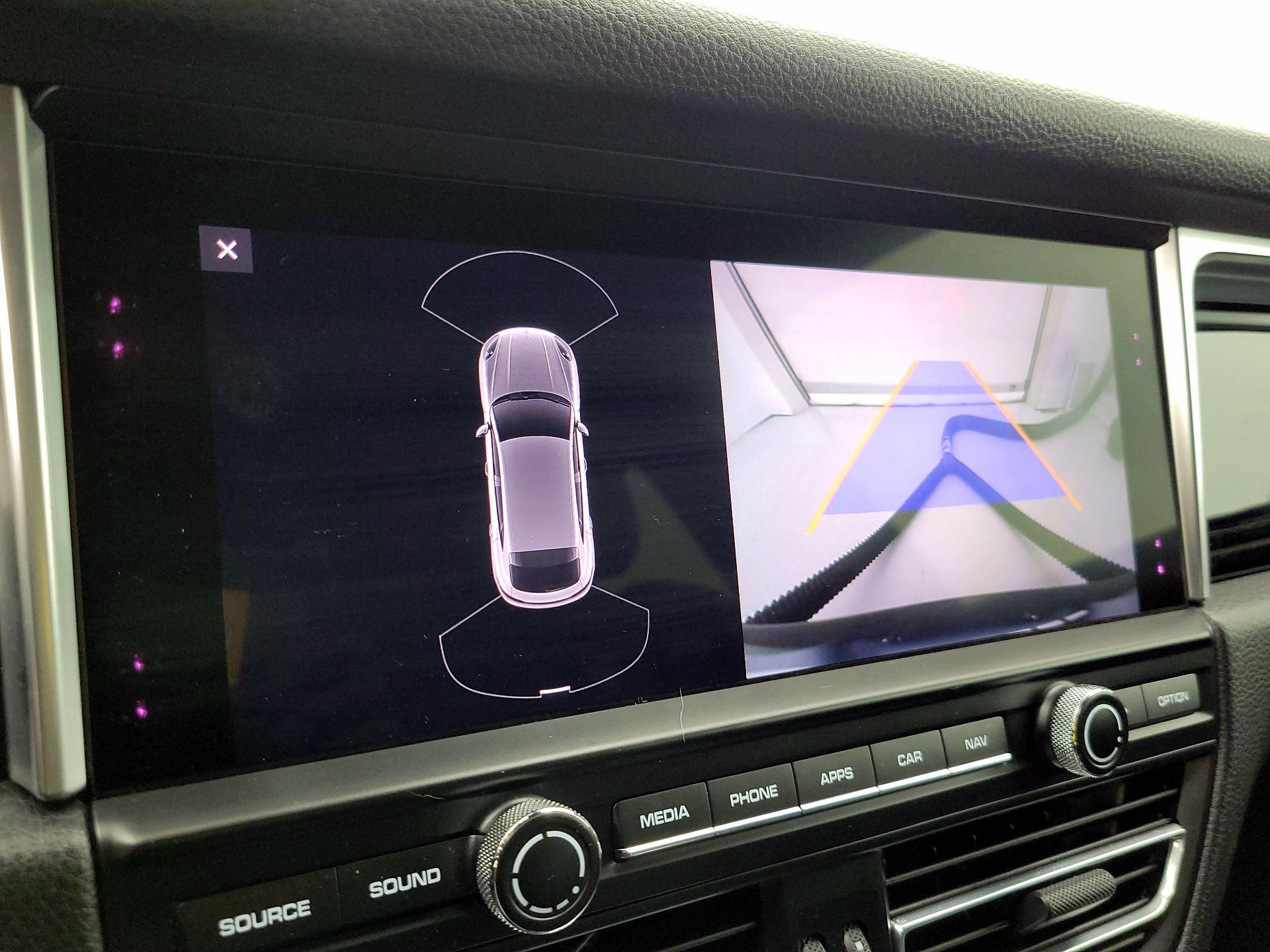 Thumbnail: 2020 Porsche Macan - 15