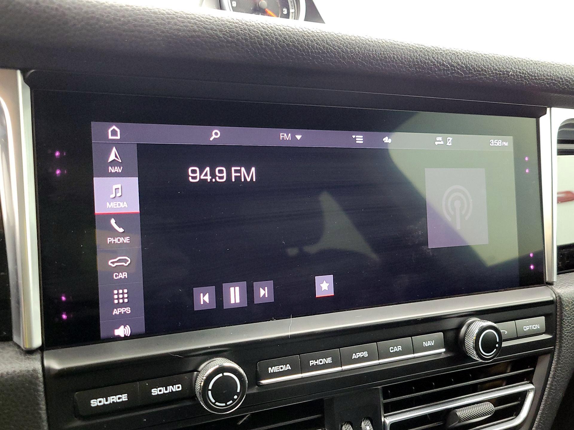 Thumbnail: 2020 Porsche Macan - 16