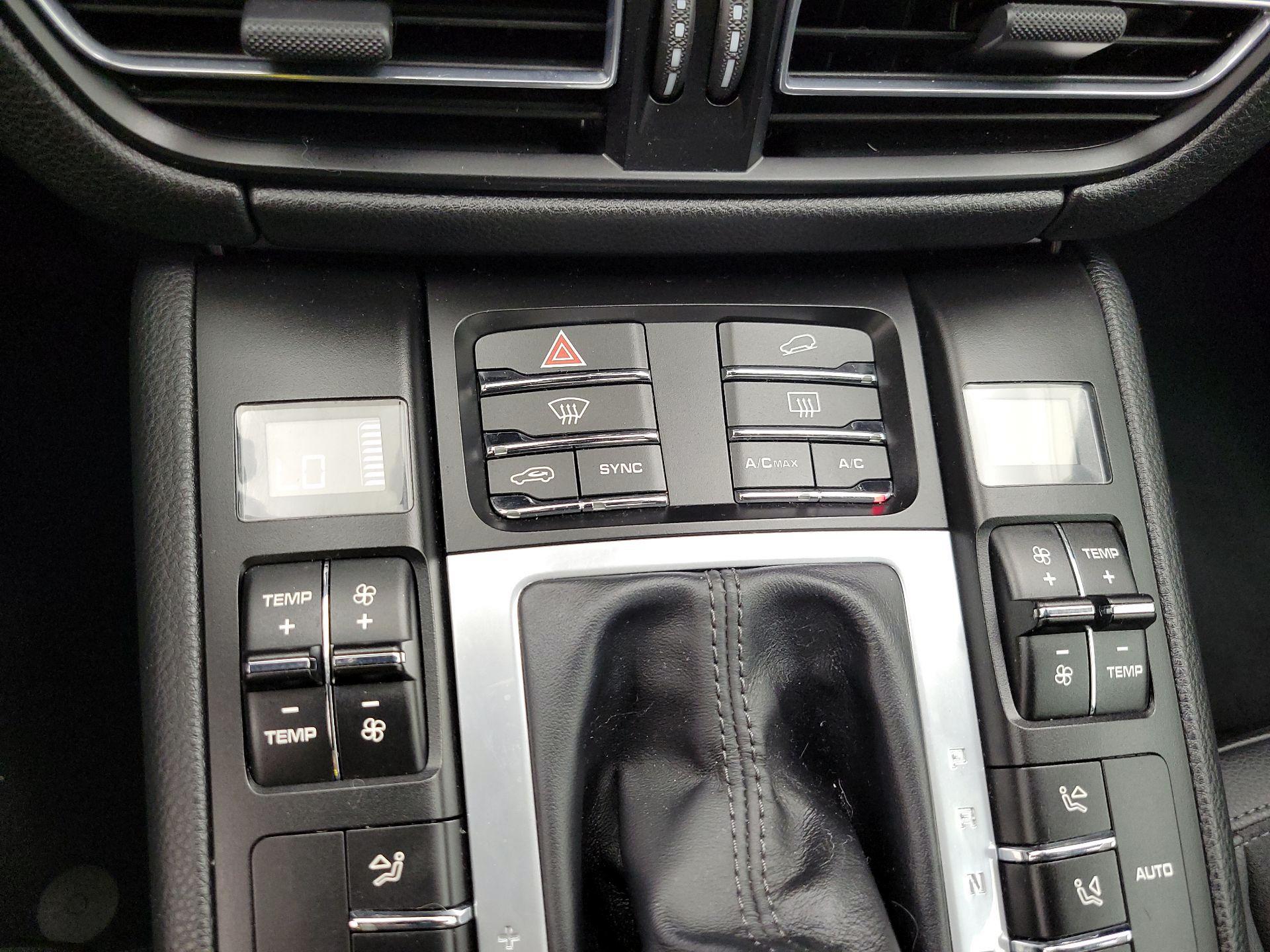 Thumbnail: 2020 Porsche Macan - 17